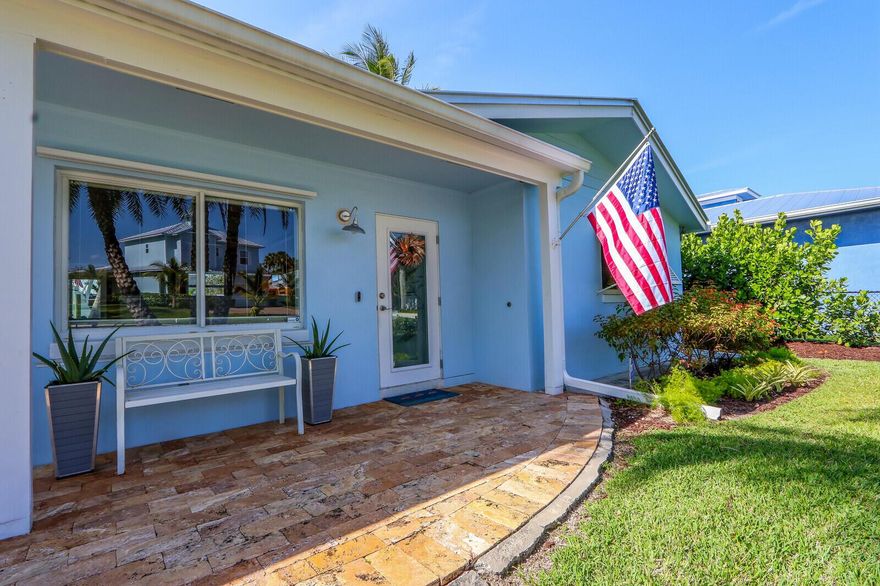 Charming waterfront escape in one of Florida's happiest seaside towns. Spend the season in comfort - this 2 bedroom 1.5 bath has all you need! Open floor plan, water views from almost every window, lush backyard & 70' of waterfront. Large vessels dock with ease at this address. 2 / 1.5 CBS Home Living room Dining room Kitchen Laundry room (inside home) Covered patio Covered porch