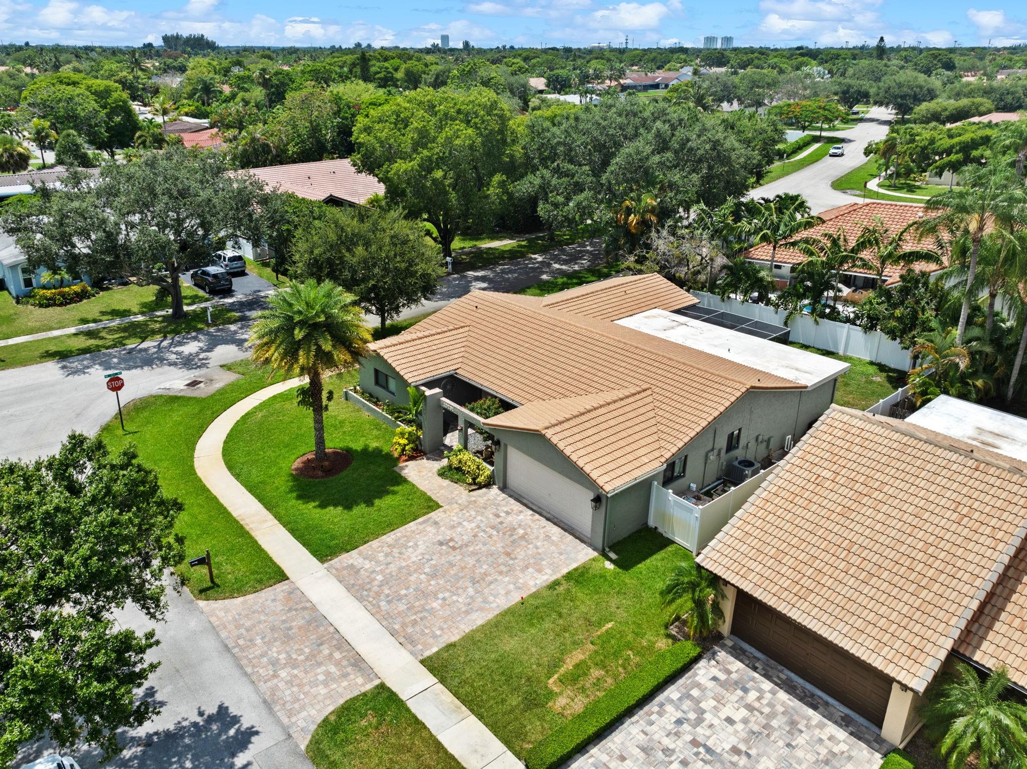 10291 NW 3rd Ct, Plantation, FL, 33324/$669,000 2 10291 NW 3rd Ct