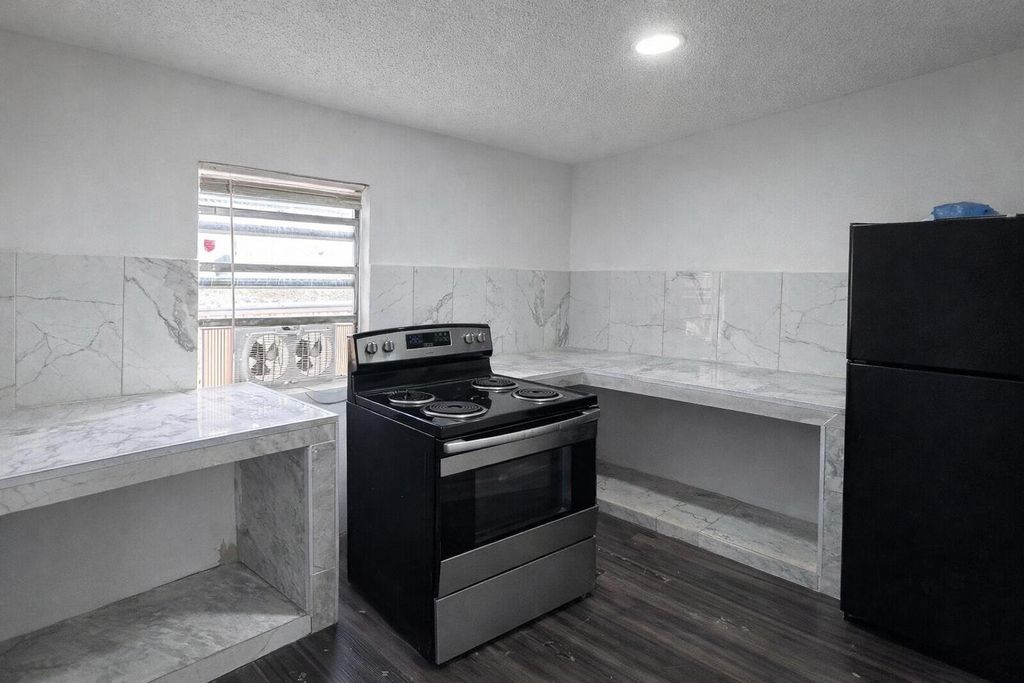 Photo of 615 N Sapodilla Avenue, West Palm Beach, FL 33401 (MLS # B26002498)