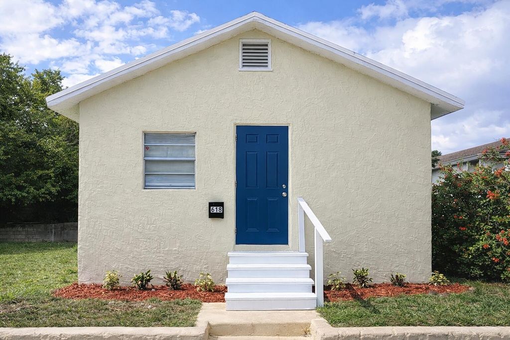 Photo of 615 N Sapodilla Avenue, West Palm Beach, FL 33401 (MLS # B26002498)