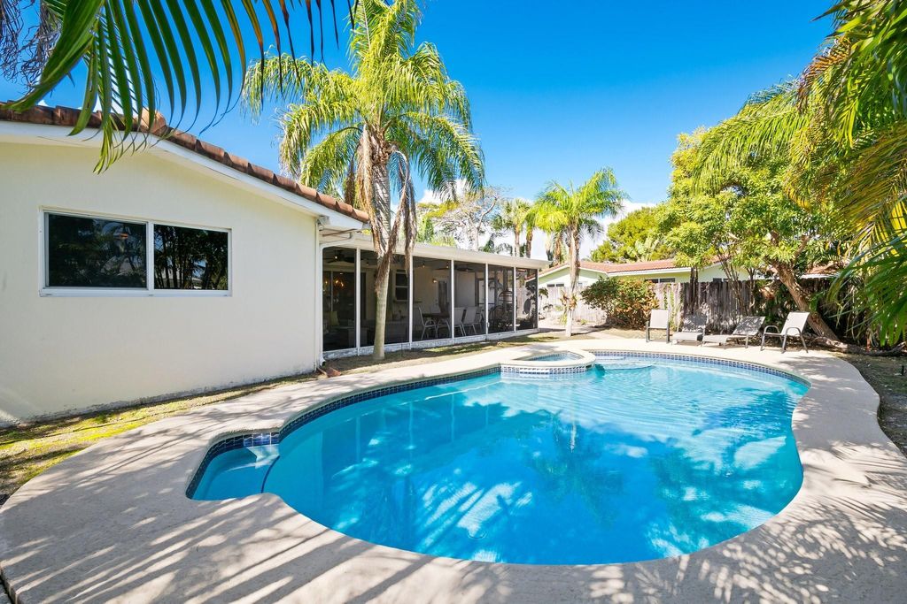 Photo of 806 SE 9th Ave, Deerfield Beach, FL 33441 (MLS # F10532731)