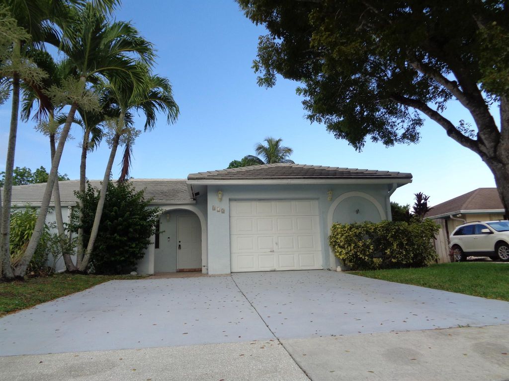 Photo of 822 Lantern Tree Ln, Wellington, FL 33414 (MLS # R11106536)