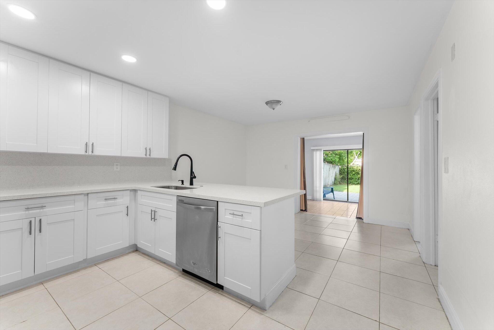 822 Lantern Tree Ln