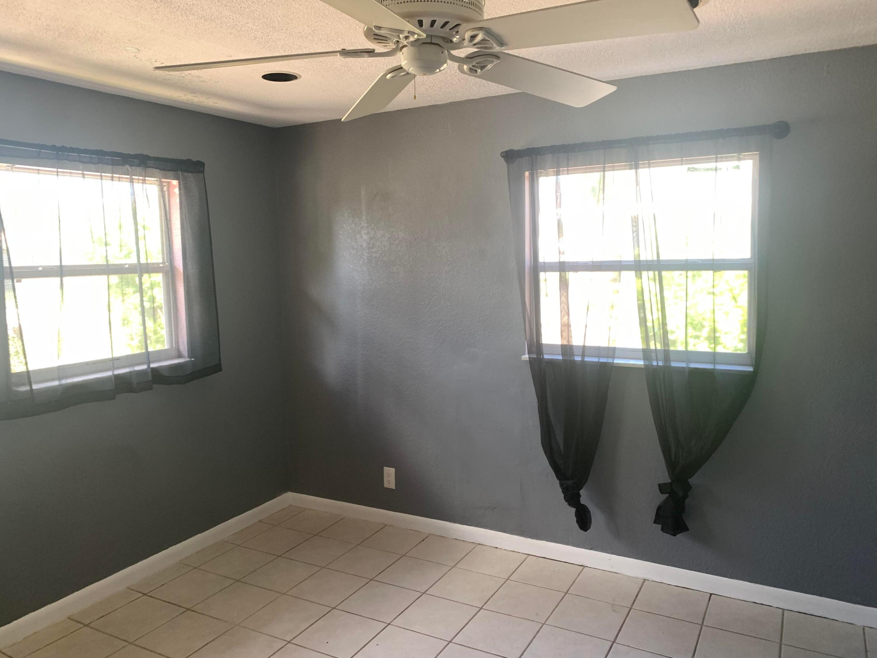 COUNTRY CLUB ACRES 5 - Residential Lease