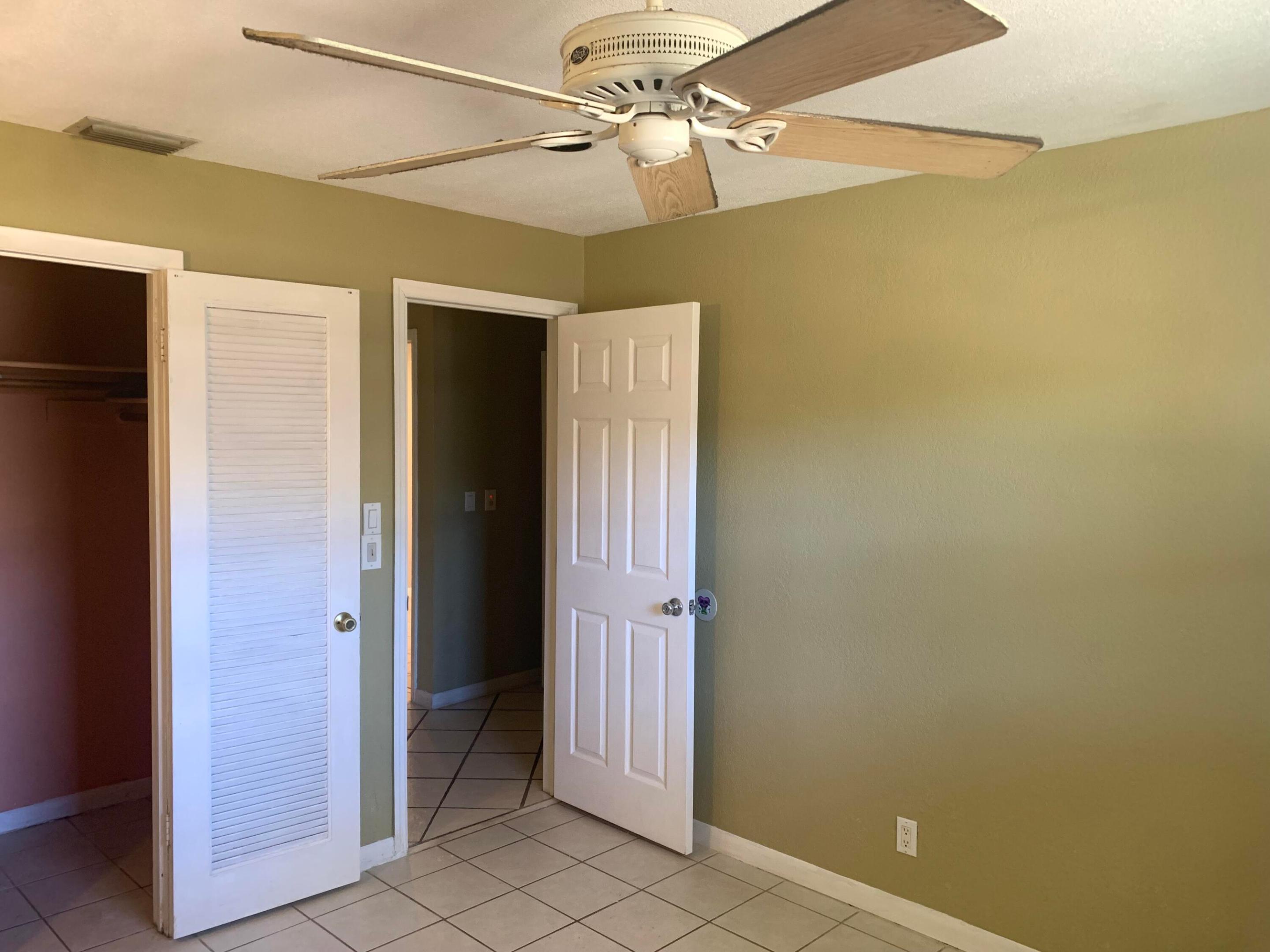 COUNTRY CLUB ACRES 5 - Residential Lease