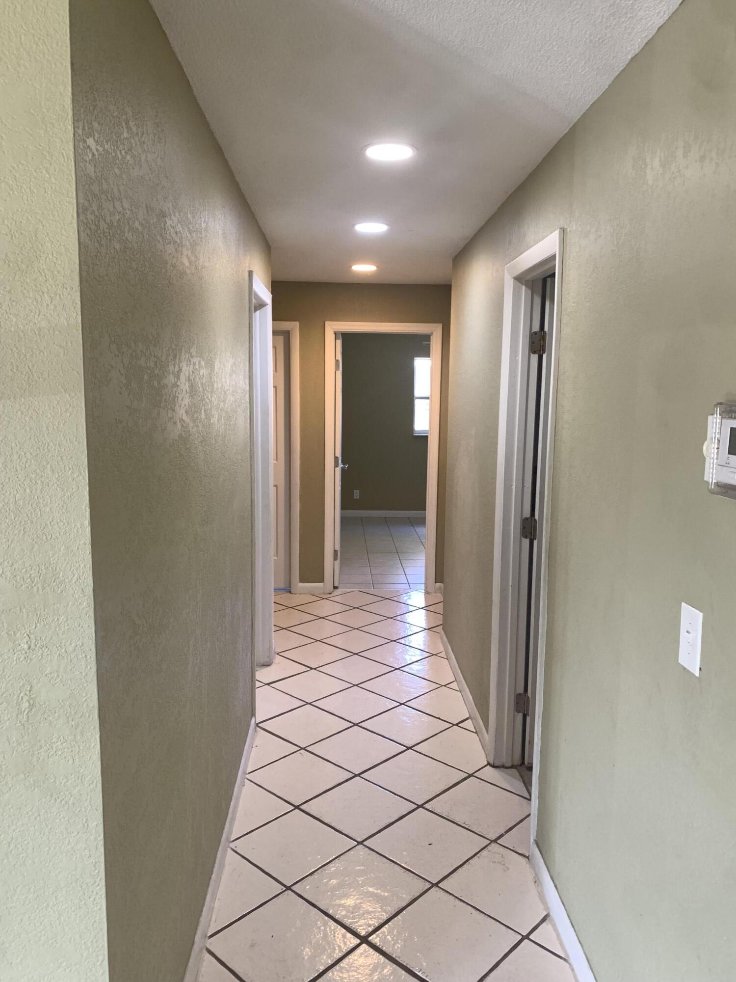 COUNTRY CLUB ACRES 5 - Residential Lease