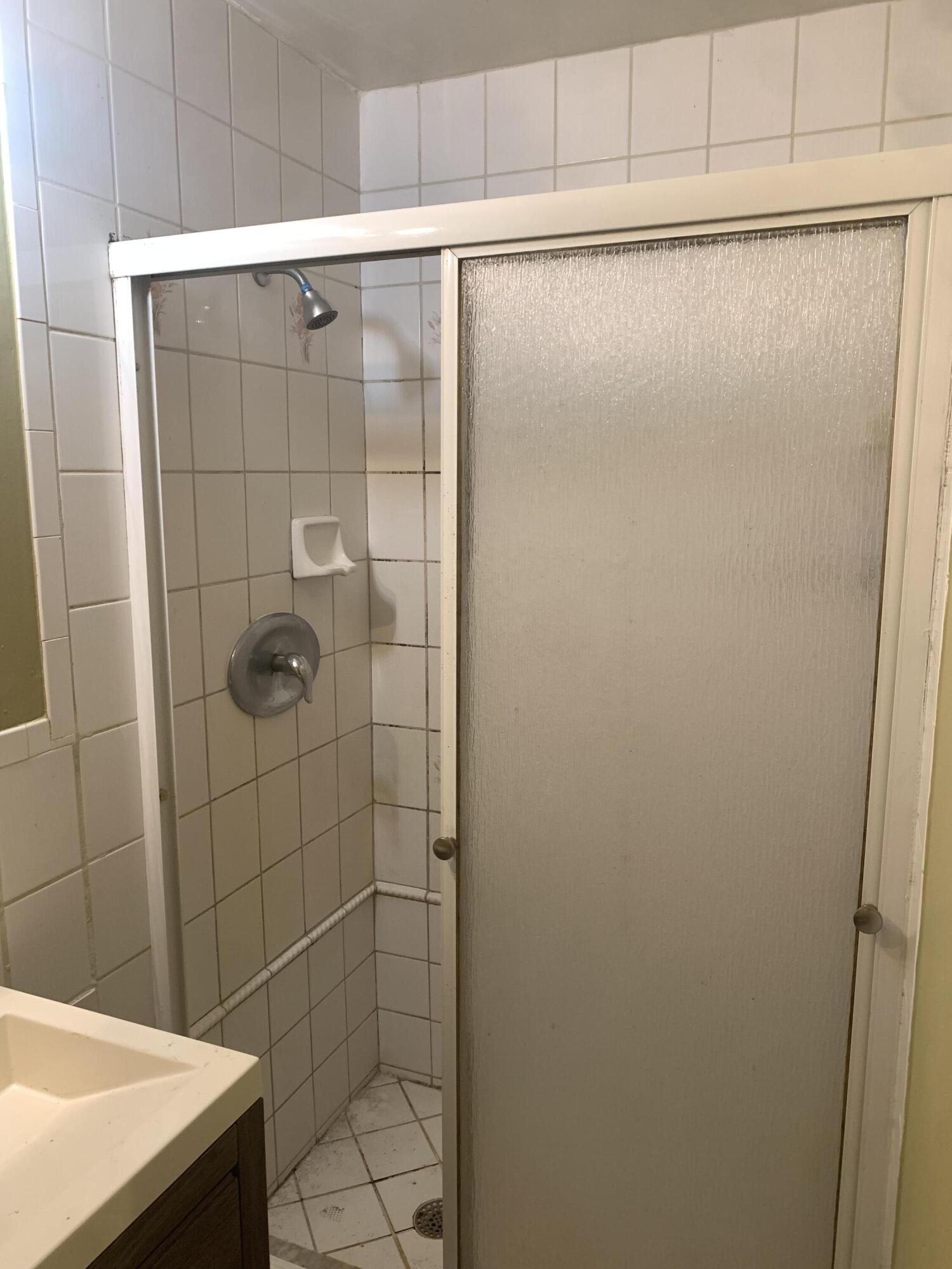 COUNTRY CLUB ACRES 5 - Residential Lease