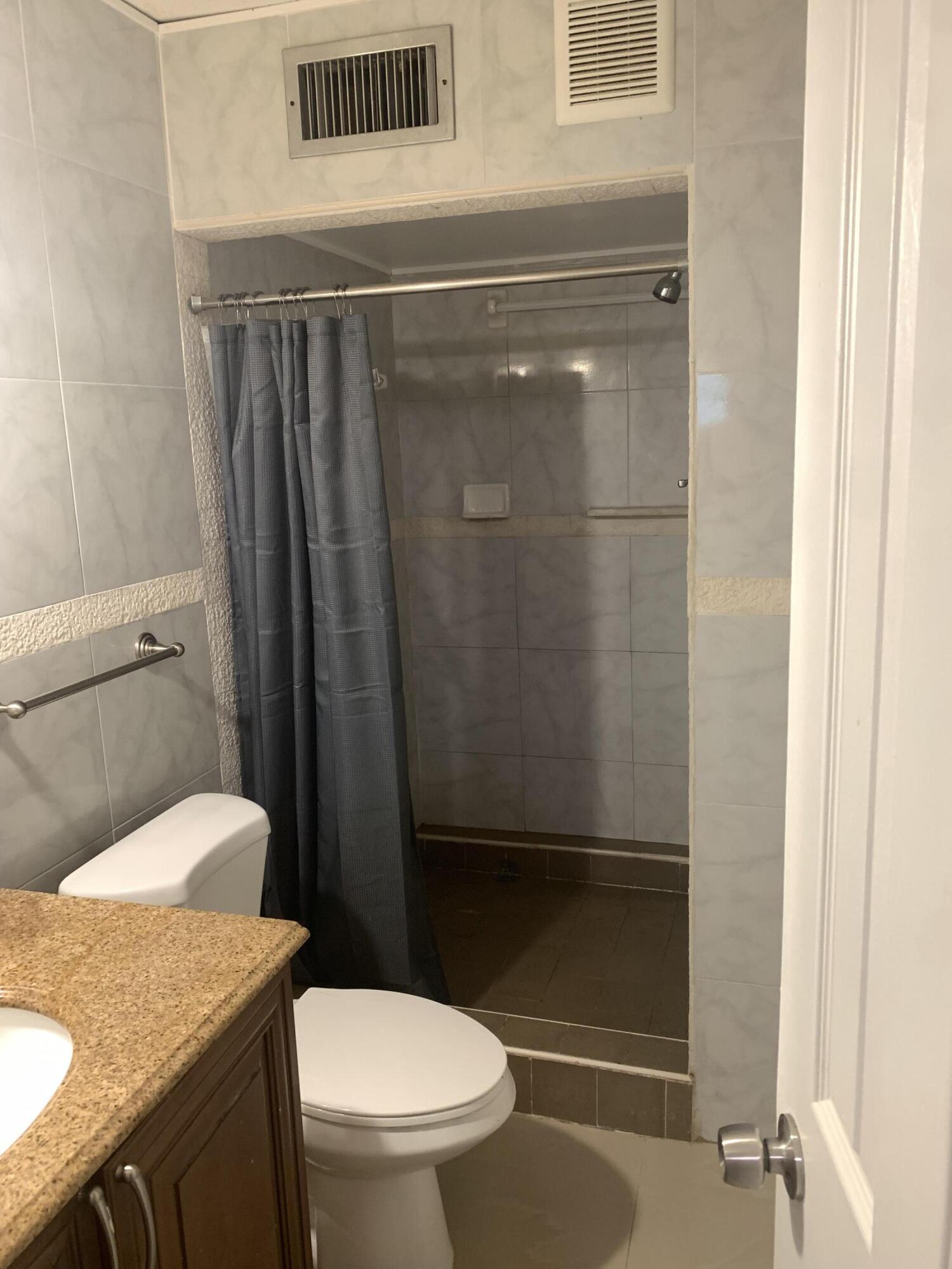 COUNTRY CLUB ACRES 5 - Residential Lease