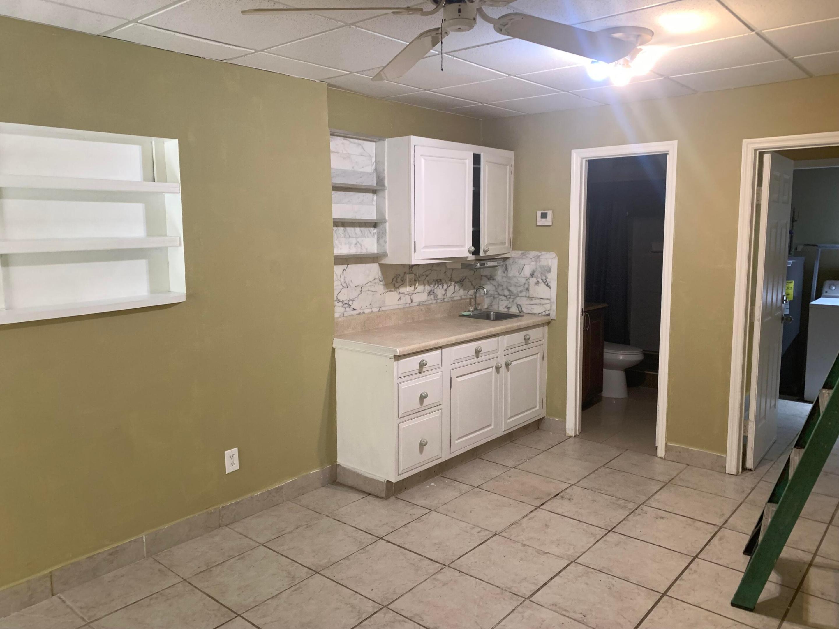 COUNTRY CLUB ACRES 5 - Residential Lease