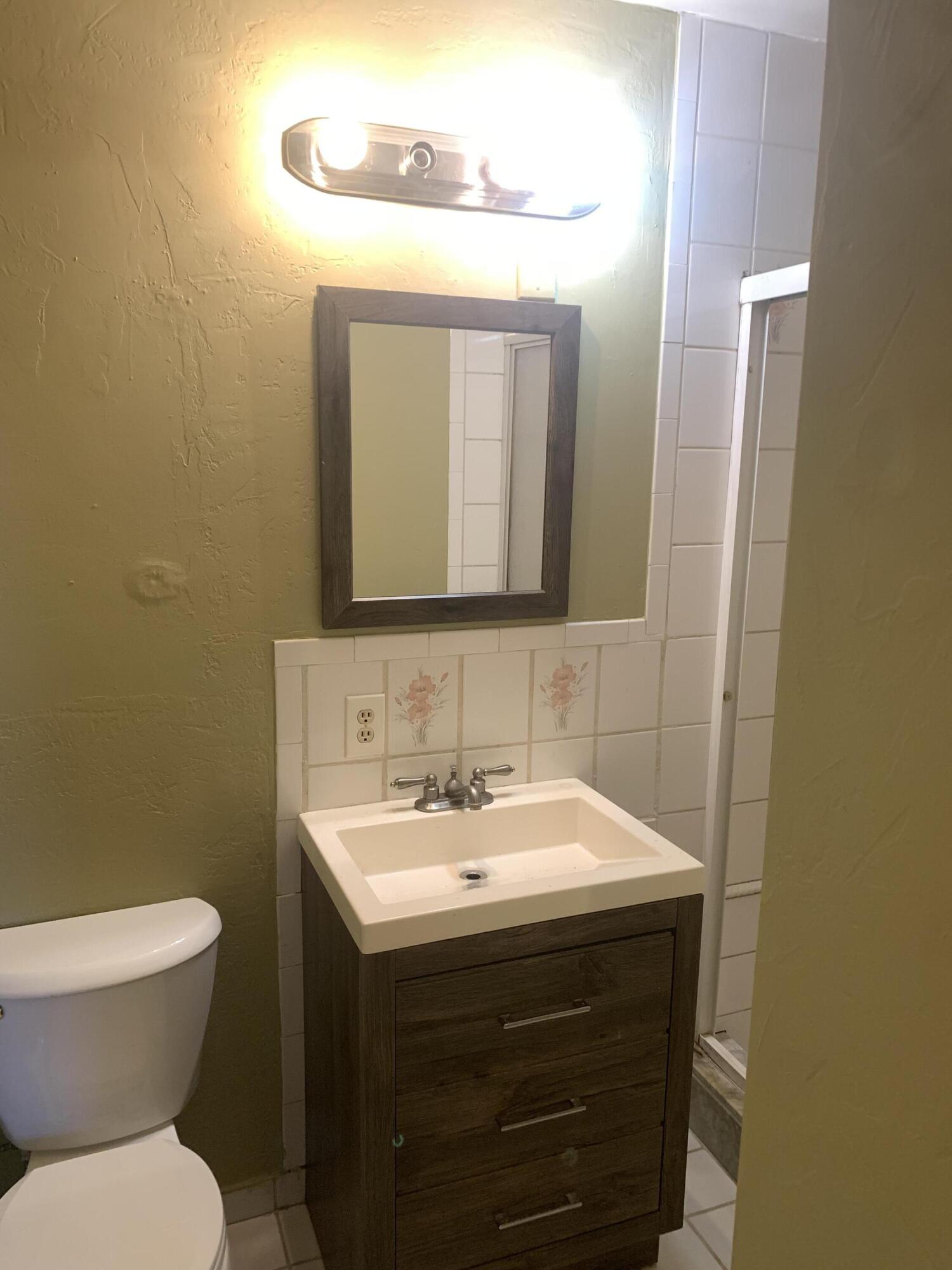 COUNTRY CLUB ACRES 5 - Residential Lease