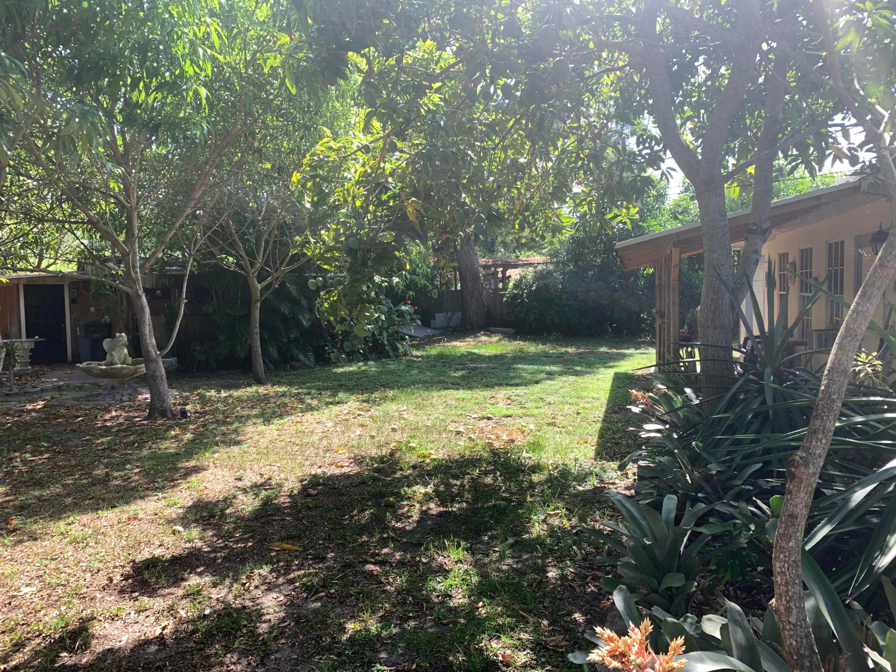 COUNTRY CLUB ACRES 5 - Residential Lease