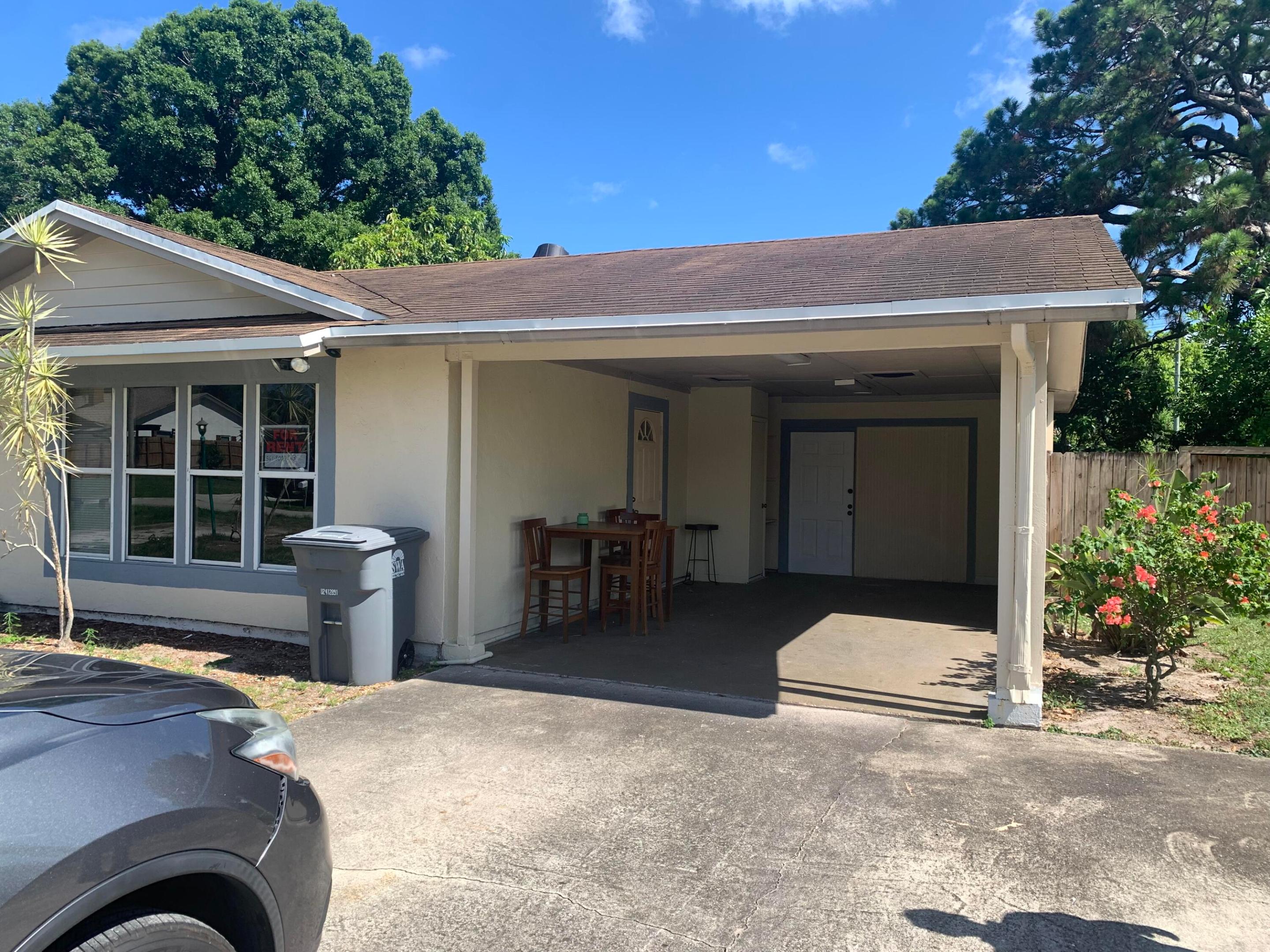 COUNTRY CLUB ACRES 5 - Residential Lease