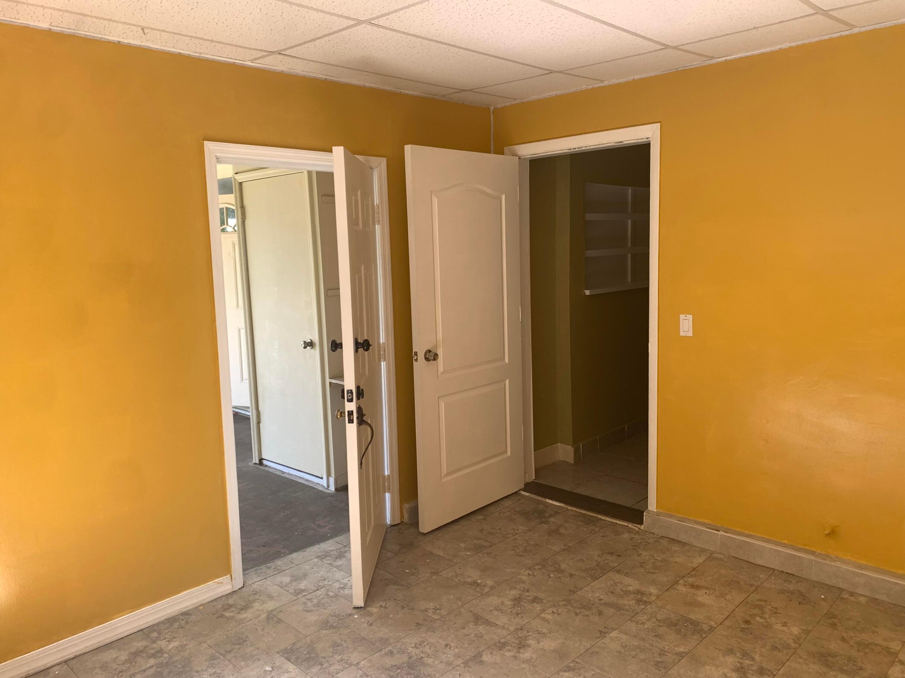 COUNTRY CLUB ACRES 5 - Residential Lease