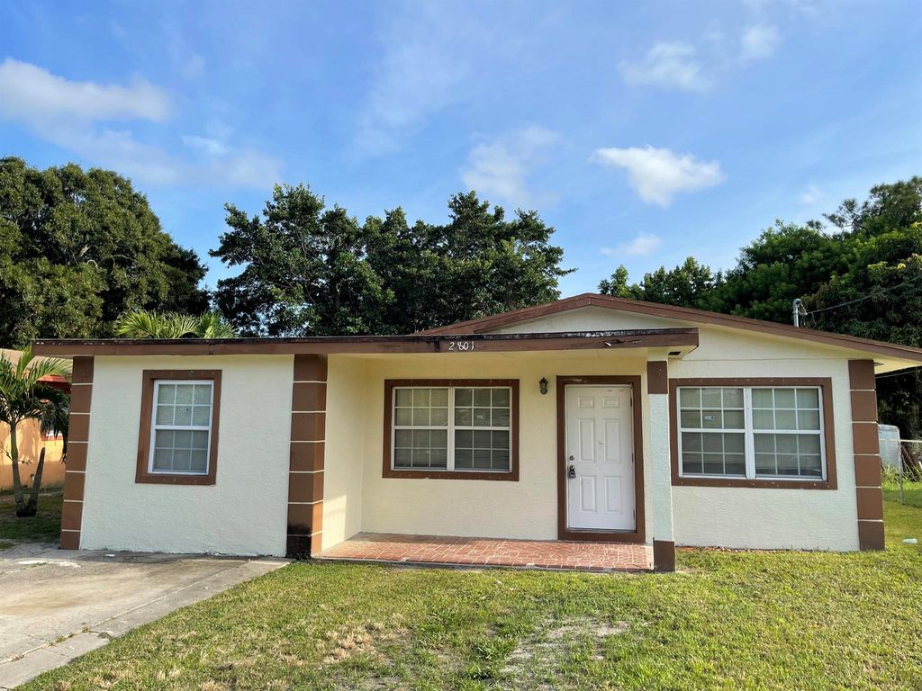 Photo of 2801 Avenue E, Fort Pierce, FL 34947 (MLS # R11052168)
