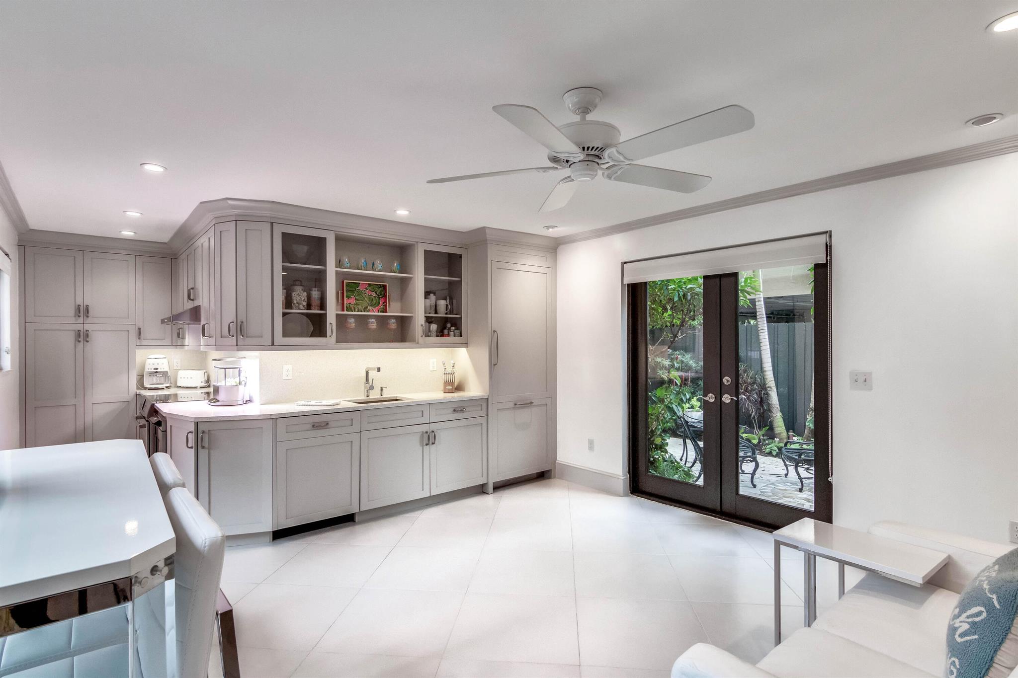 CHILIAN COURT CONDO - Residential Lease
