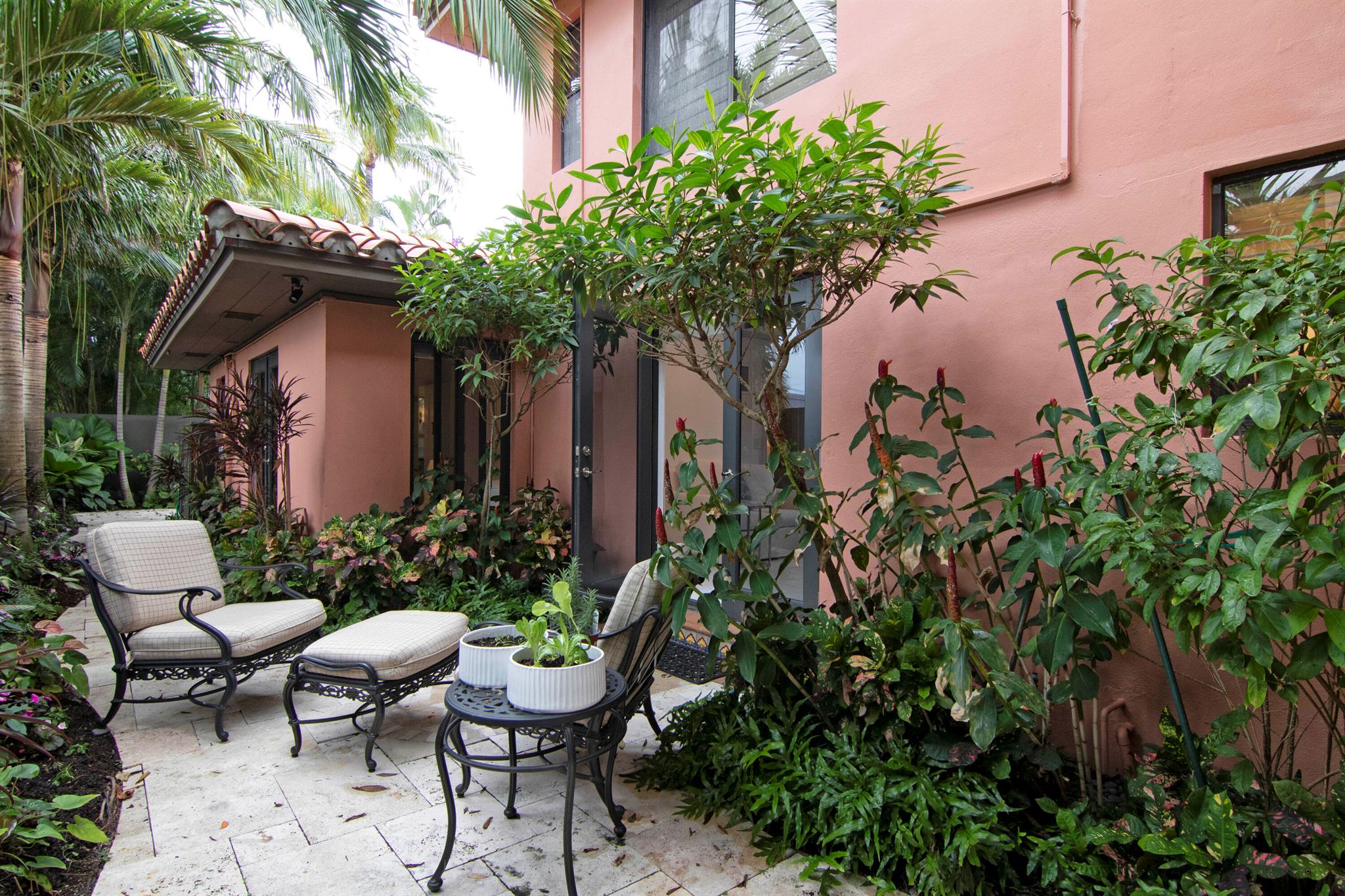 CHILIAN COURT CONDO - Residential Lease
