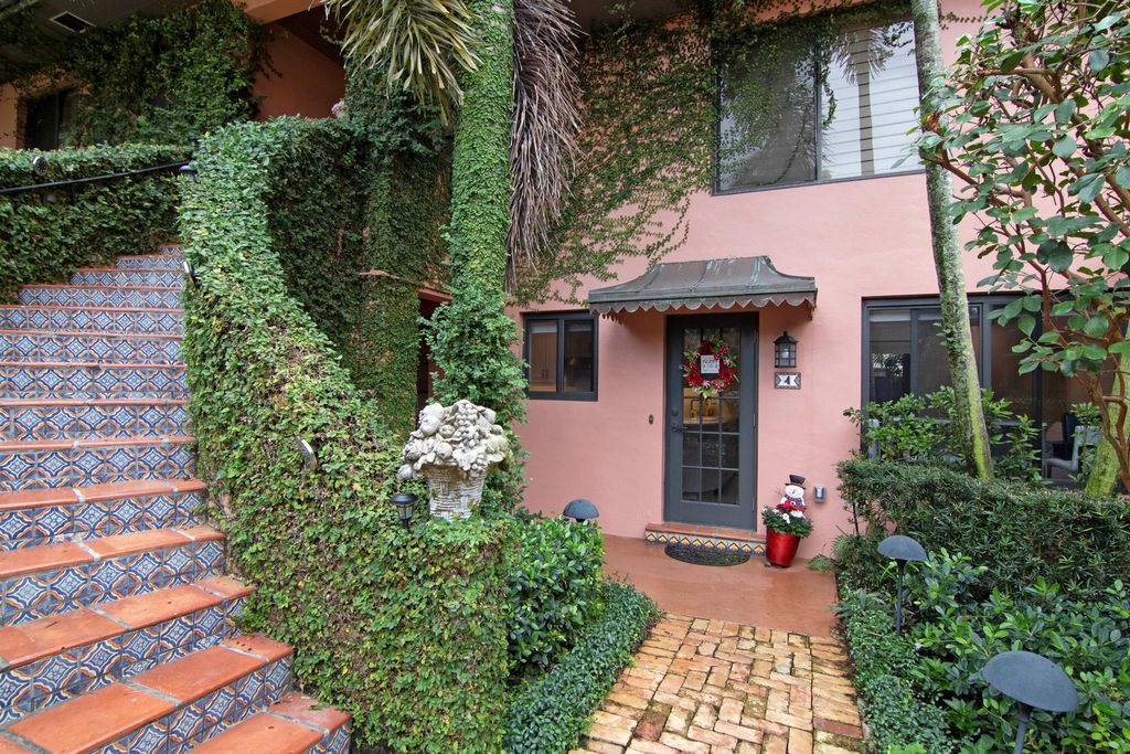 Photo of 226 Chilean Avenue #4, Palm Beach, FL 33480 (MLS # R11117753)