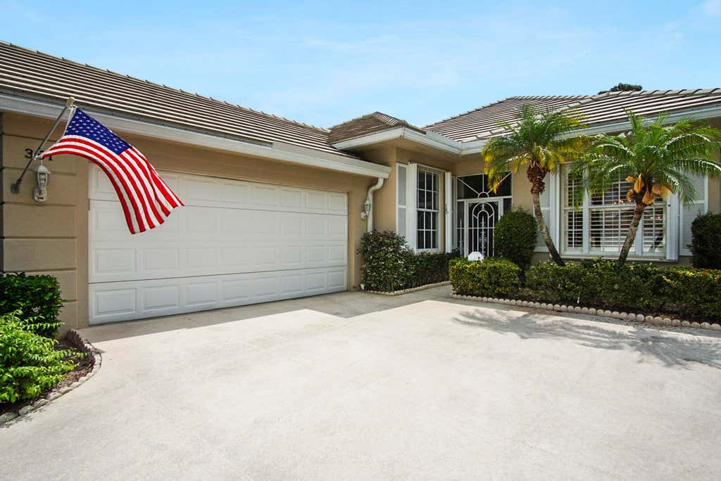 Photo of 351 NW Bentley Circle, Port Saint Lucie, FL 34986 (MLS # R10995351)