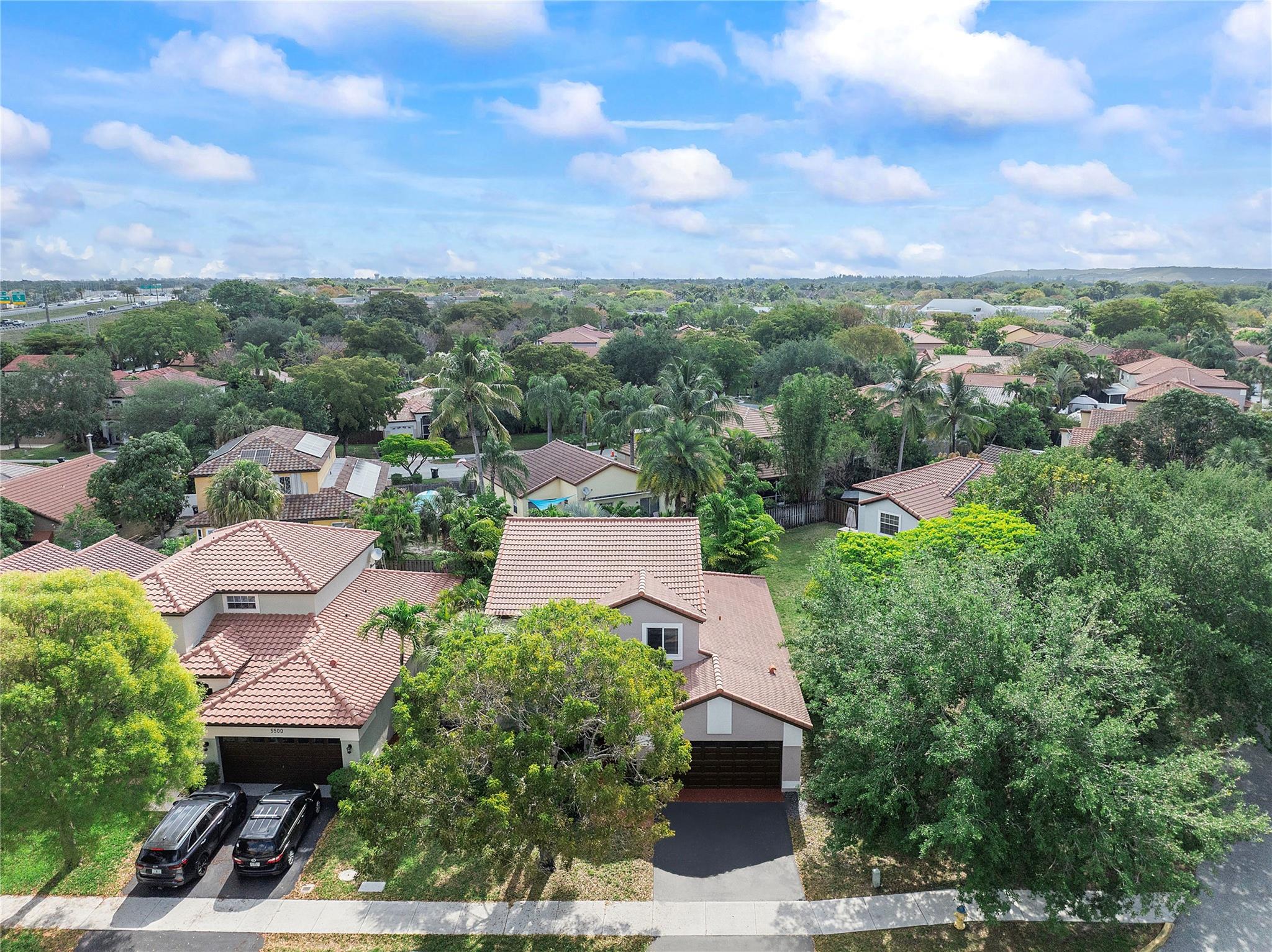 5490 NW 50th Ave, Coconut Creek, FL, 33073/$665,000 3 5490 NW 50th Ave