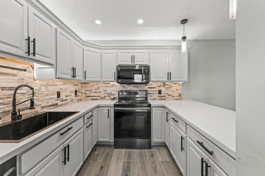 Photo of 301 MIRAMAR Lane #C1, Palm Beach Gardens, FL 33410 (MLS # B26087892)