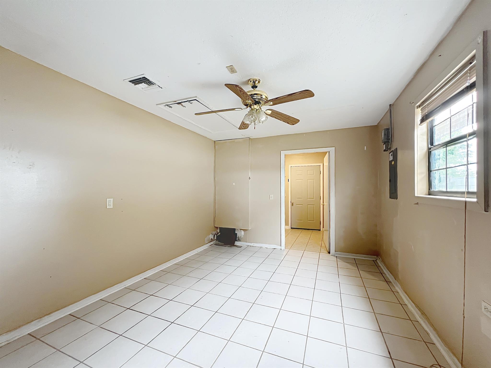 SILVER SPRINGS SHORES UNI - Residential