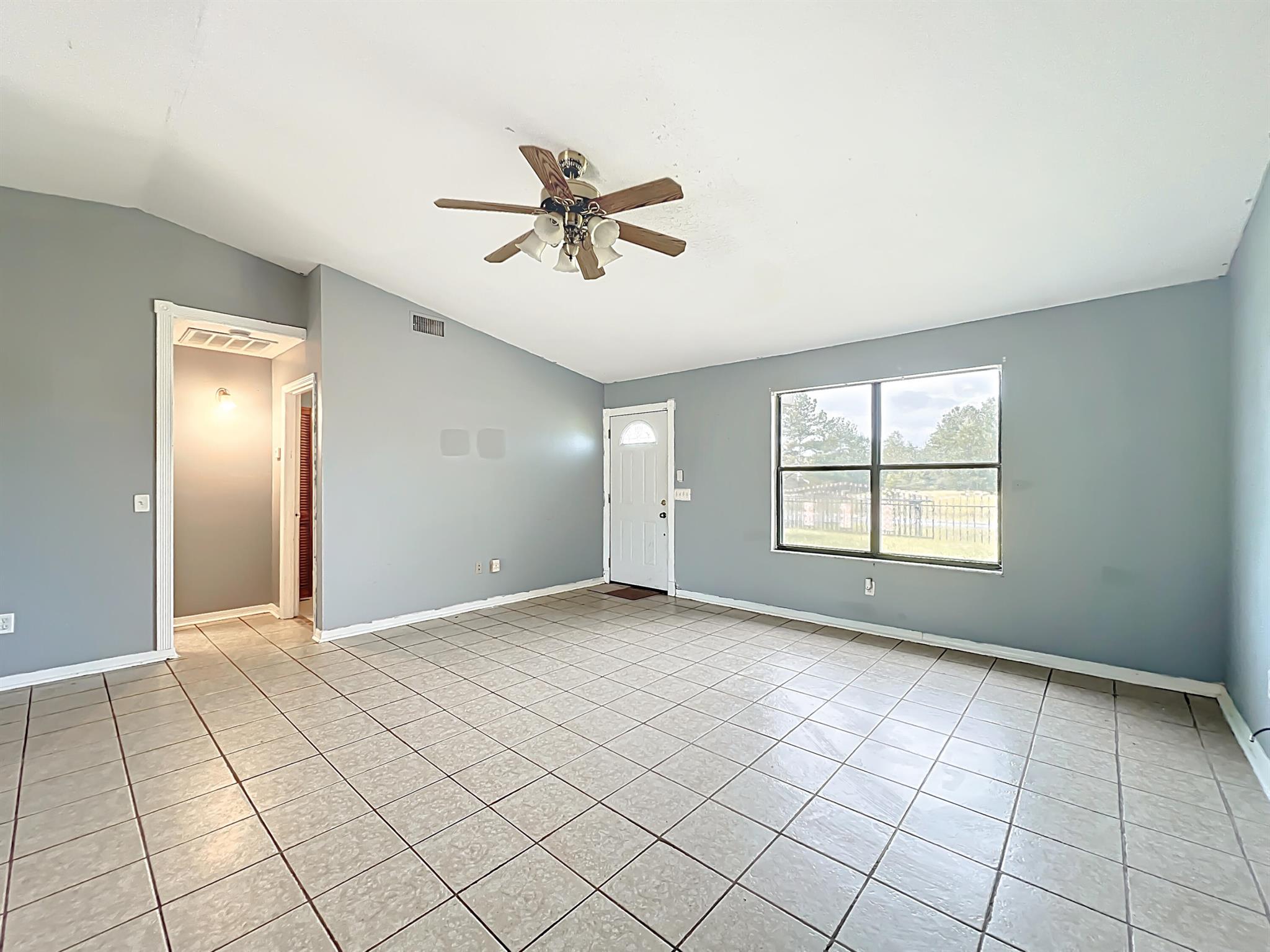 SILVER SPRINGS SHORES UNI - Residential