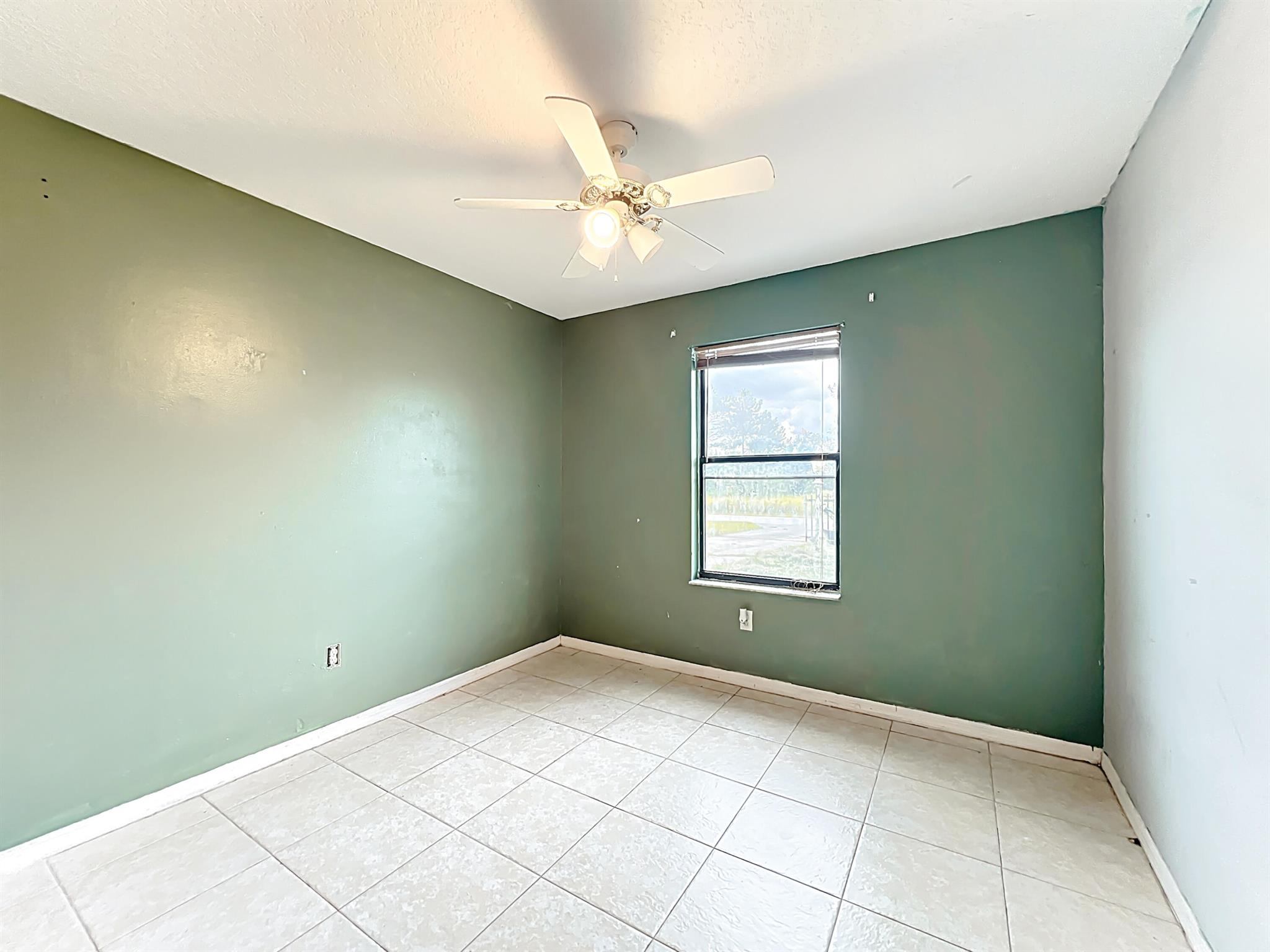 SILVER SPRINGS SHORES UNI - Residential