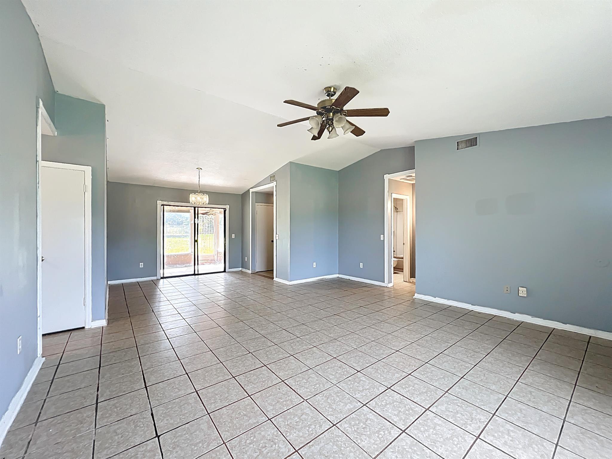 SILVER SPRINGS SHORES UNI - Residential