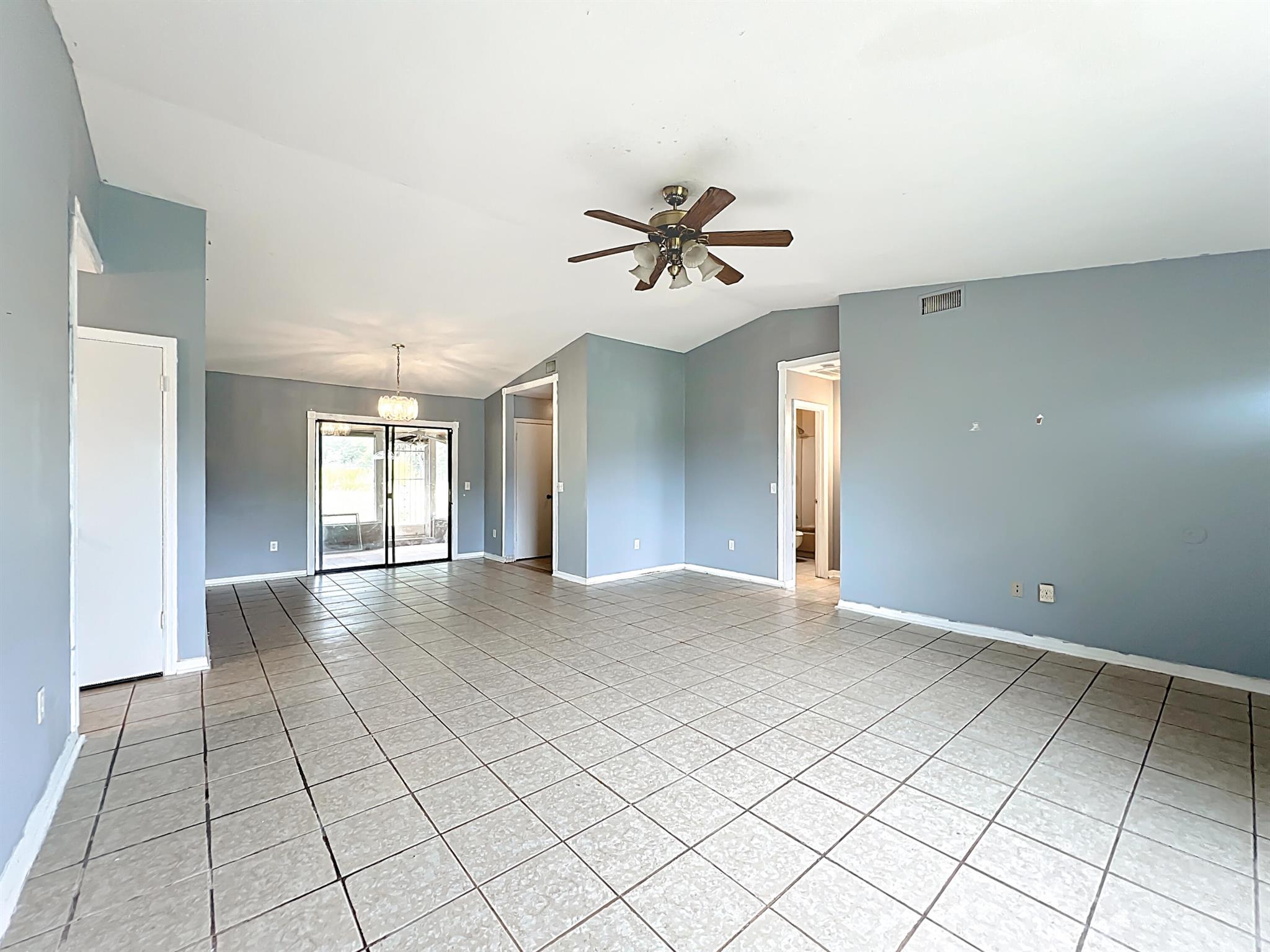 SILVER SPRINGS SHORES UNI - Residential