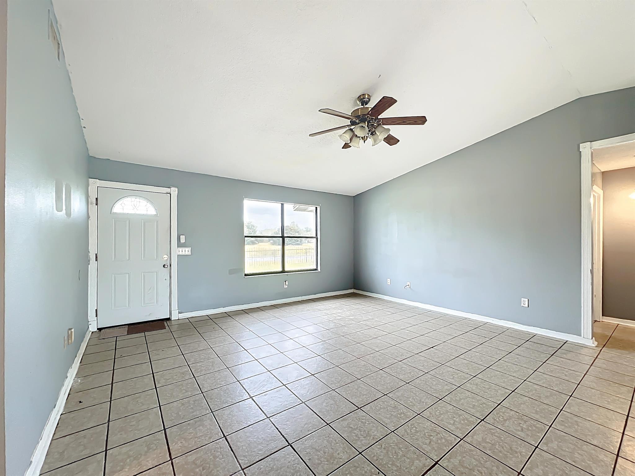 SILVER SPRINGS SHORES UNI - Residential