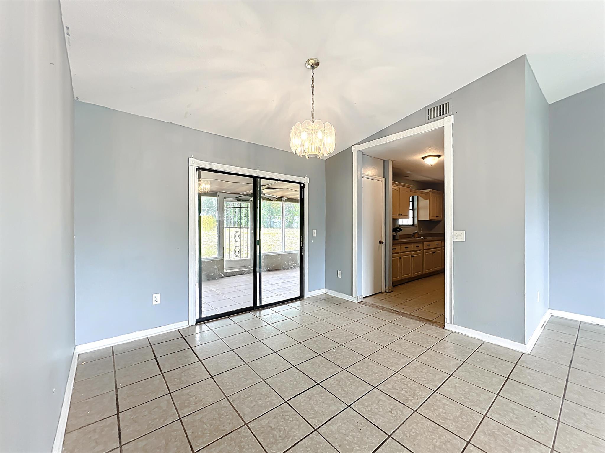 SILVER SPRINGS SHORES UNI - Residential