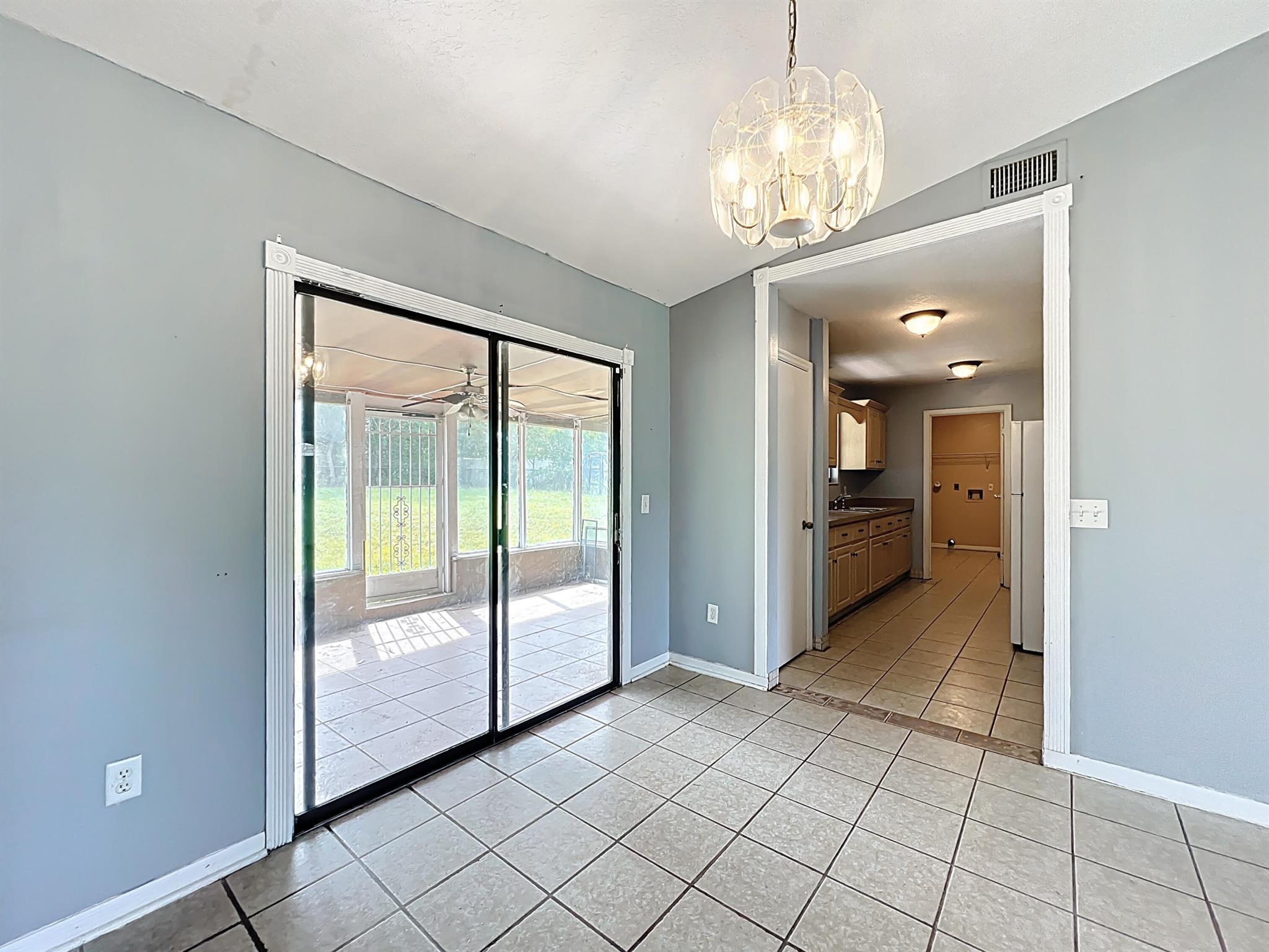 SILVER SPRINGS SHORES UNI - Residential