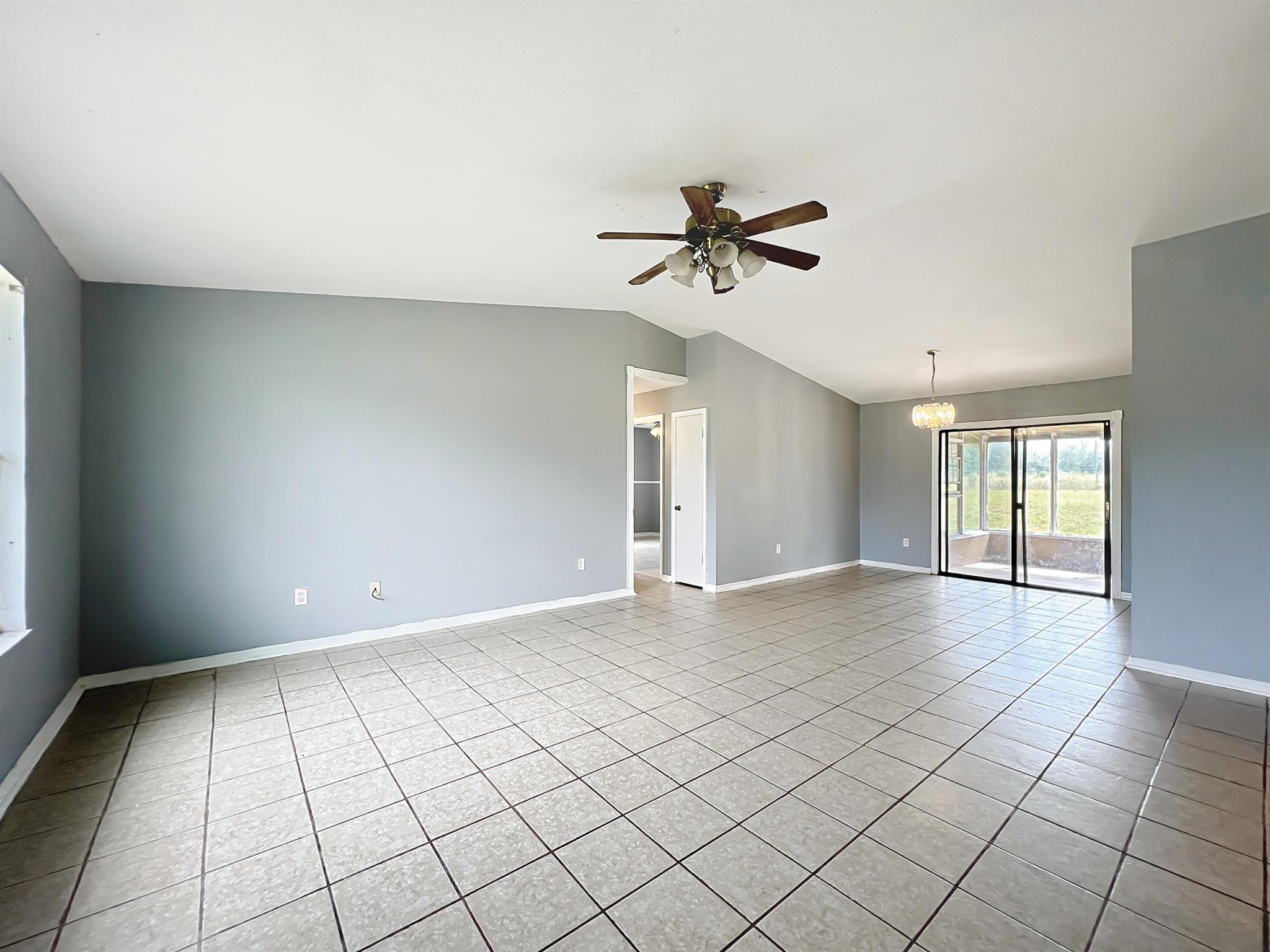 SILVER SPRINGS SHORES UNI - Residential