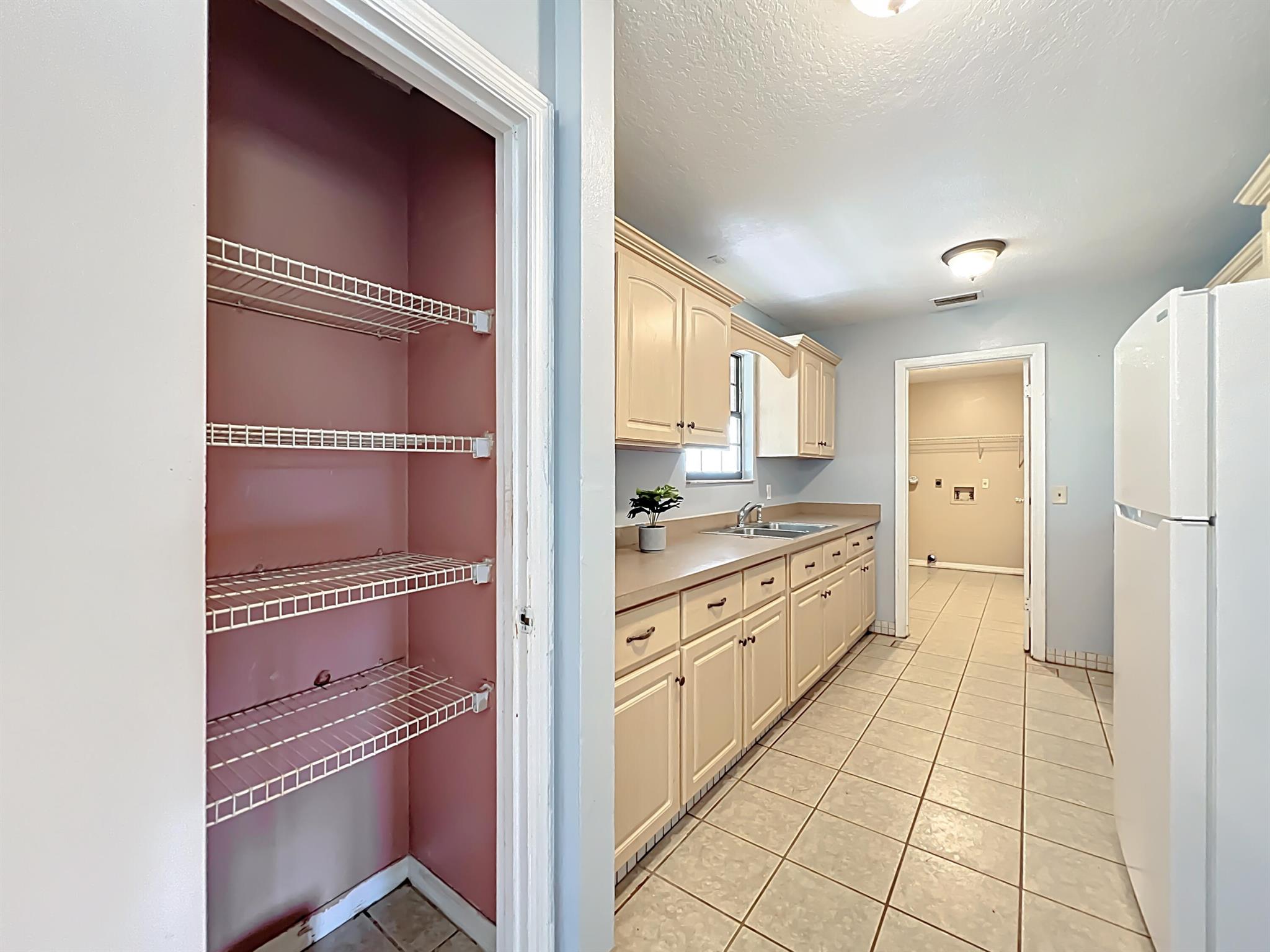 SILVER SPRINGS SHORES UNI - Residential