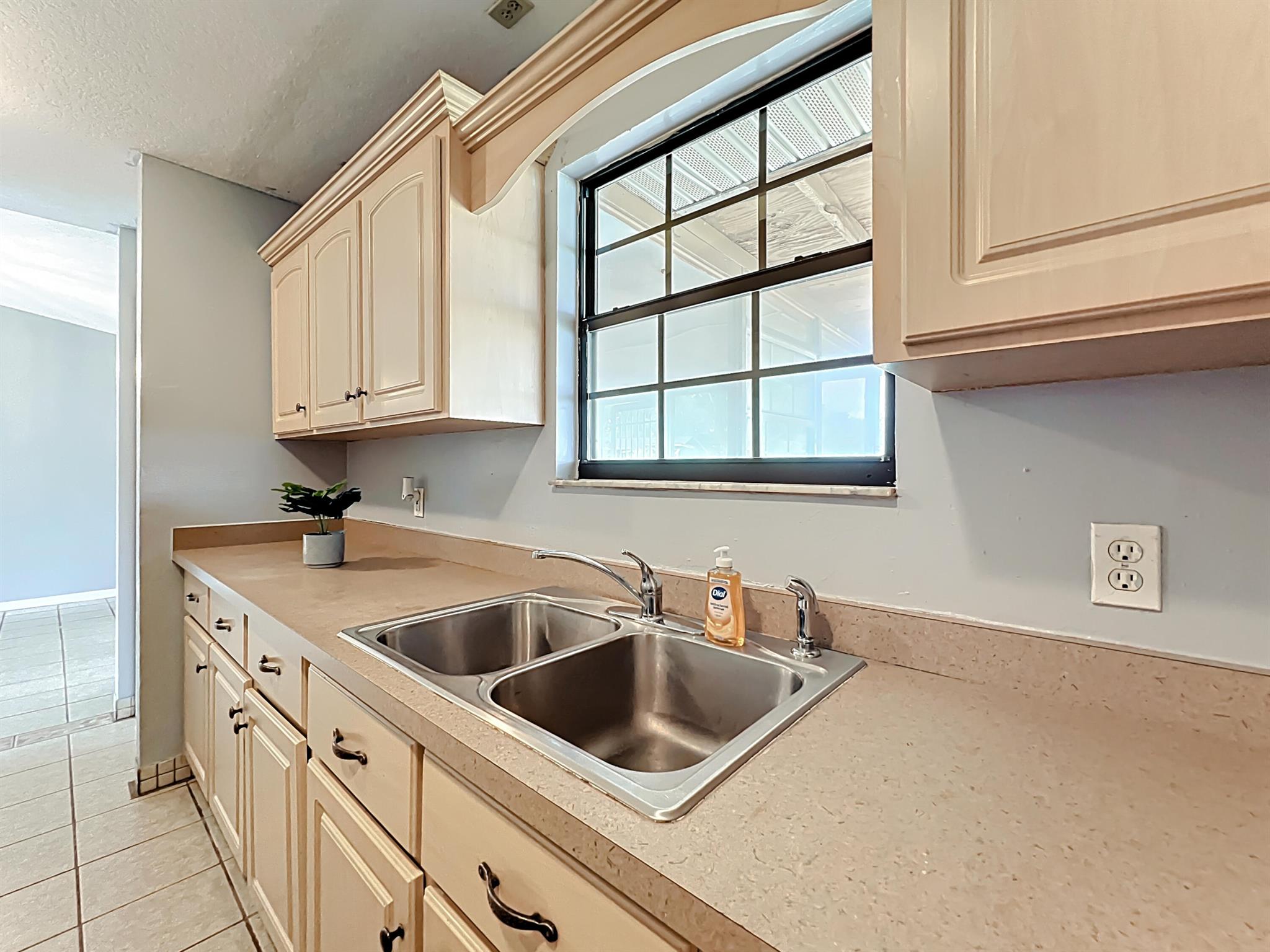 SILVER SPRINGS SHORES UNI - Residential