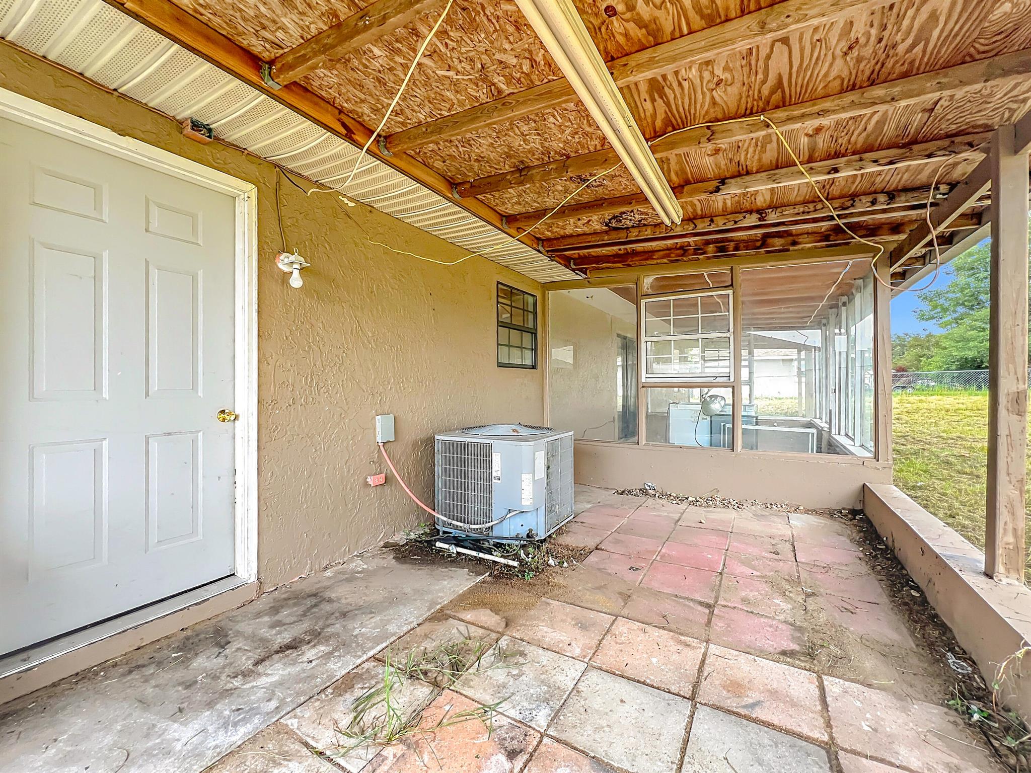 SILVER SPRINGS SHORES UNI - Residential