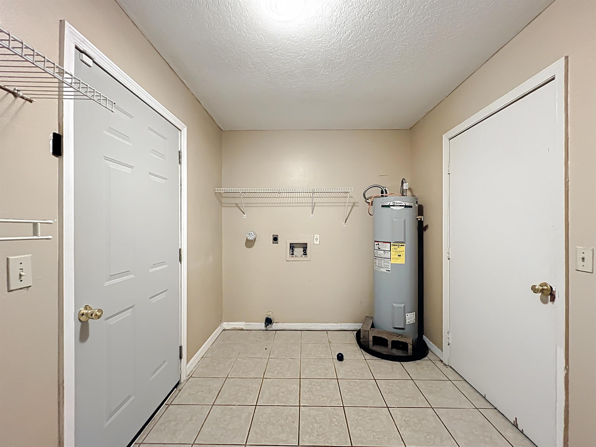 SILVER SPRINGS SHORES UNI - Residential