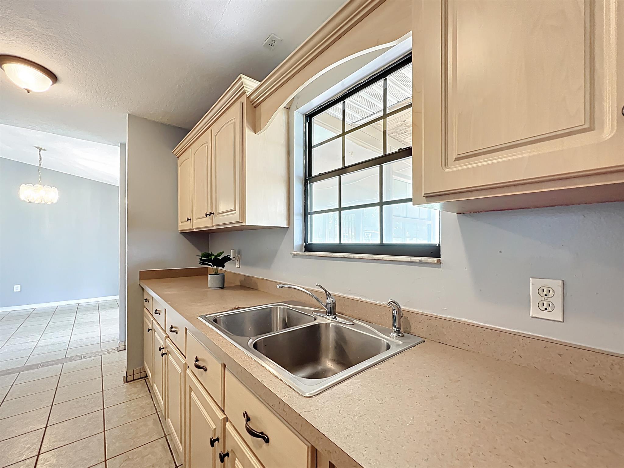 SILVER SPRINGS SHORES UNI - Residential