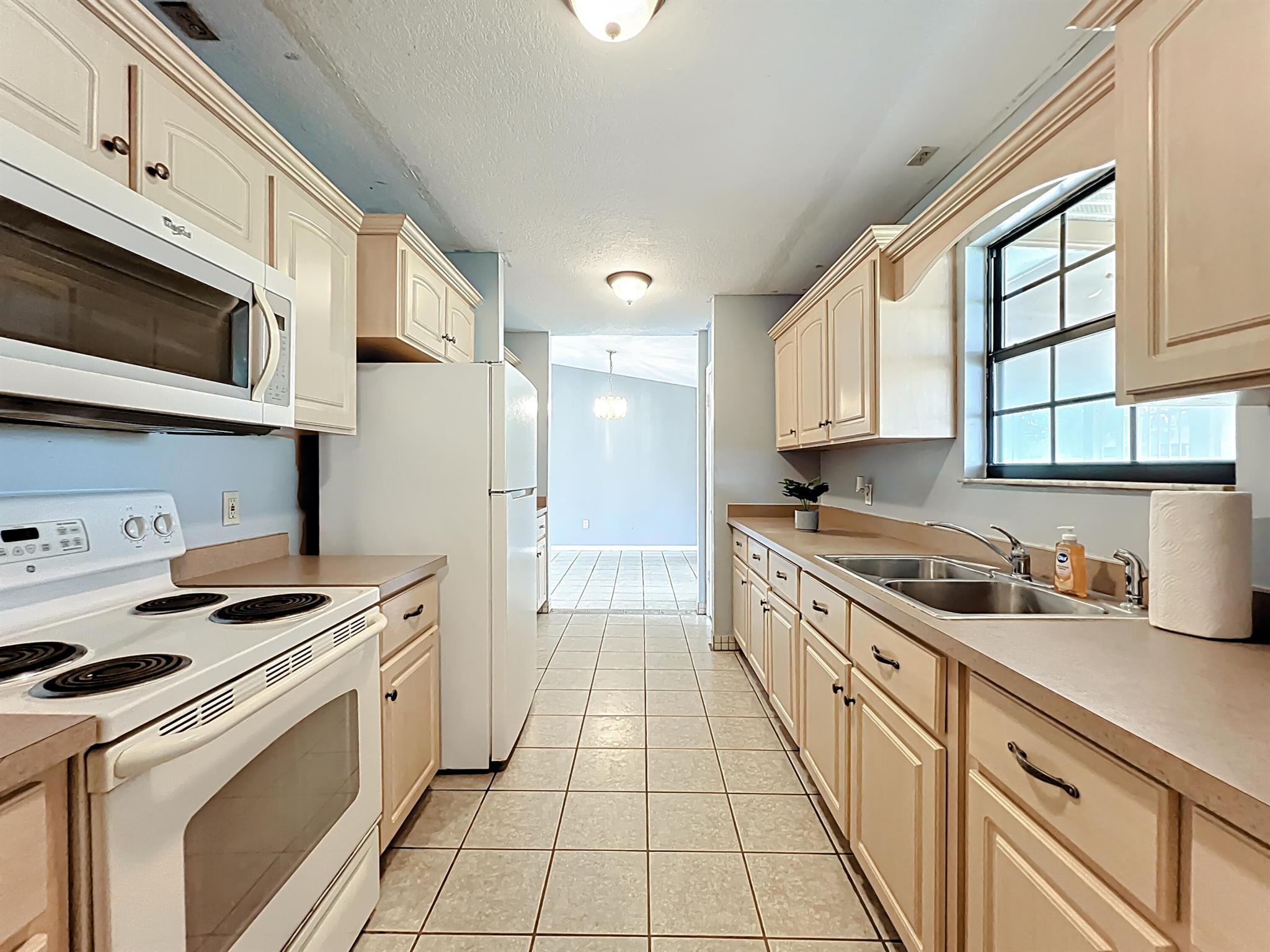 SILVER SPRINGS SHORES UNI - Residential