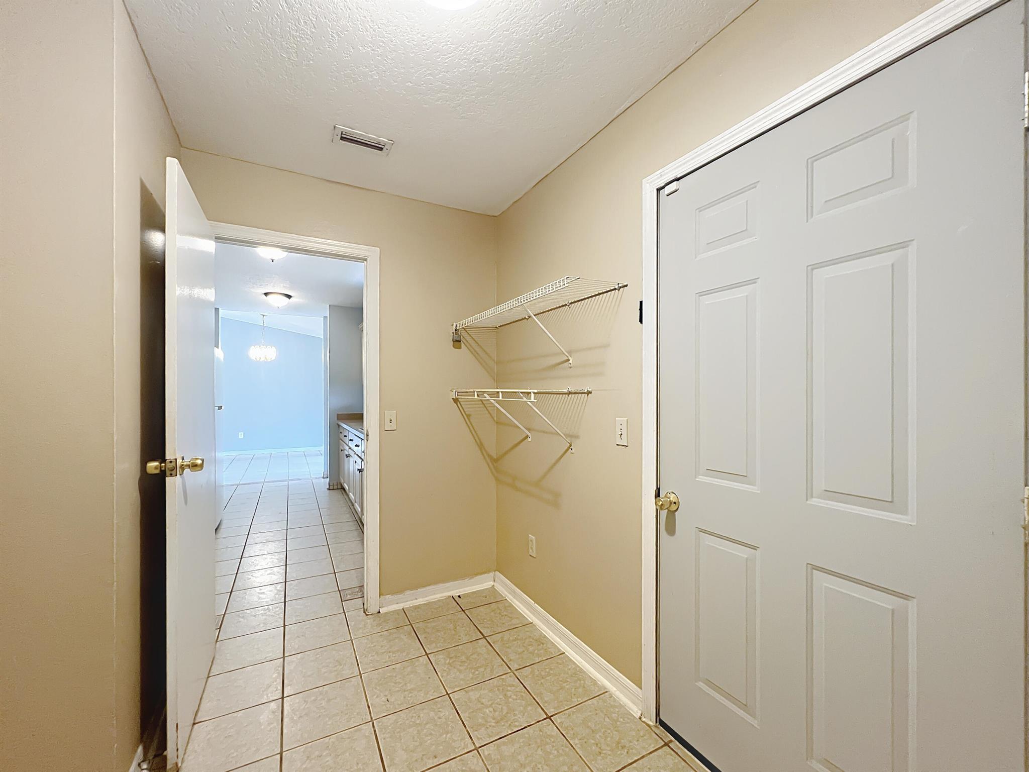 SILVER SPRINGS SHORES UNI - Residential