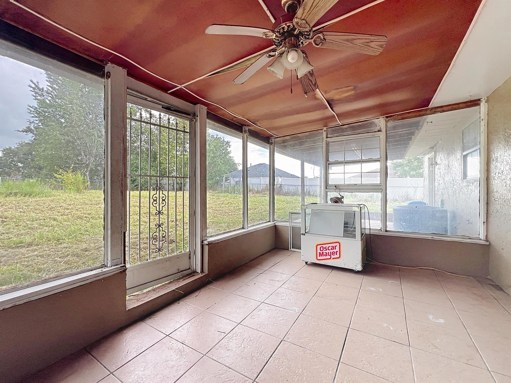 SILVER SPRINGS SHORES UNI - Residential