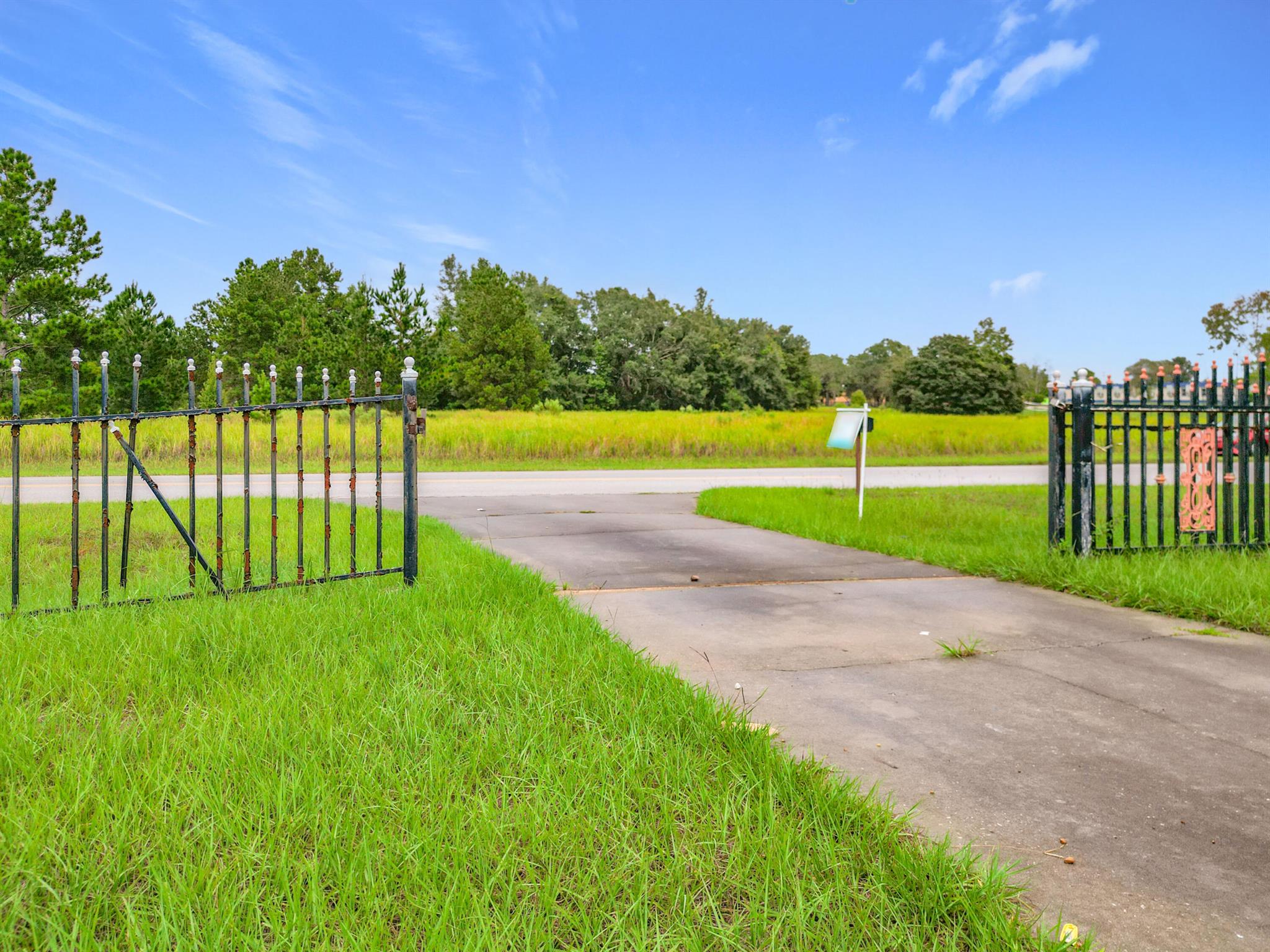 SILVER SPRINGS SHORES UNI - Residential