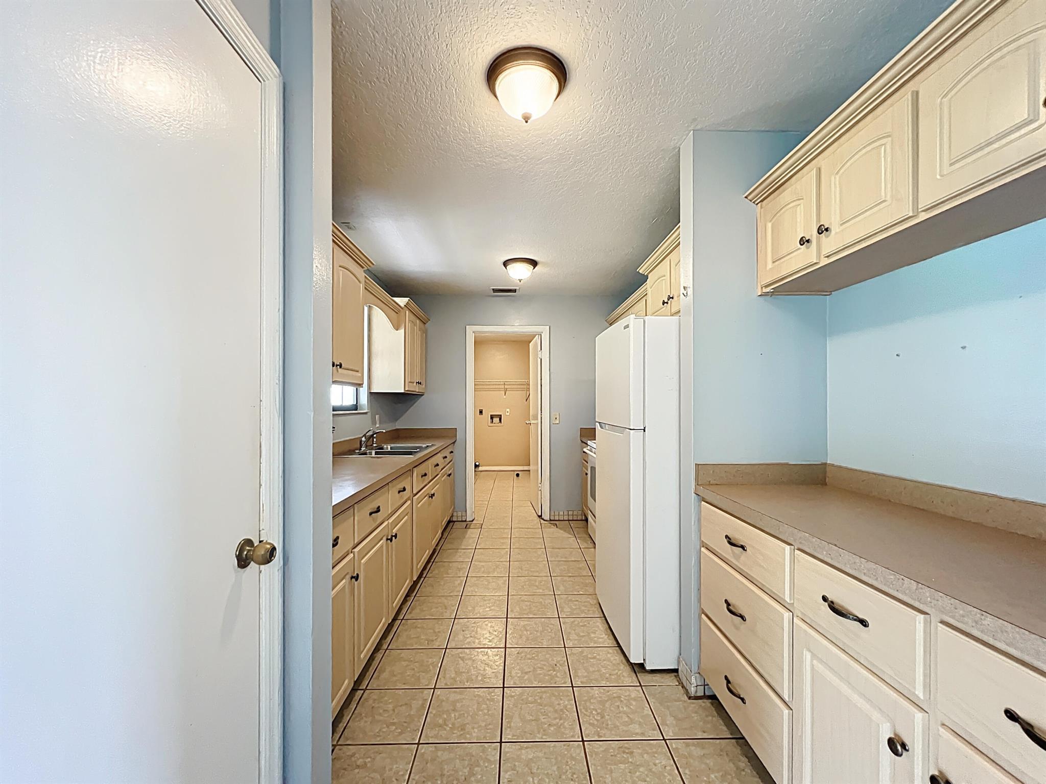 SILVER SPRINGS SHORES UNI - Residential