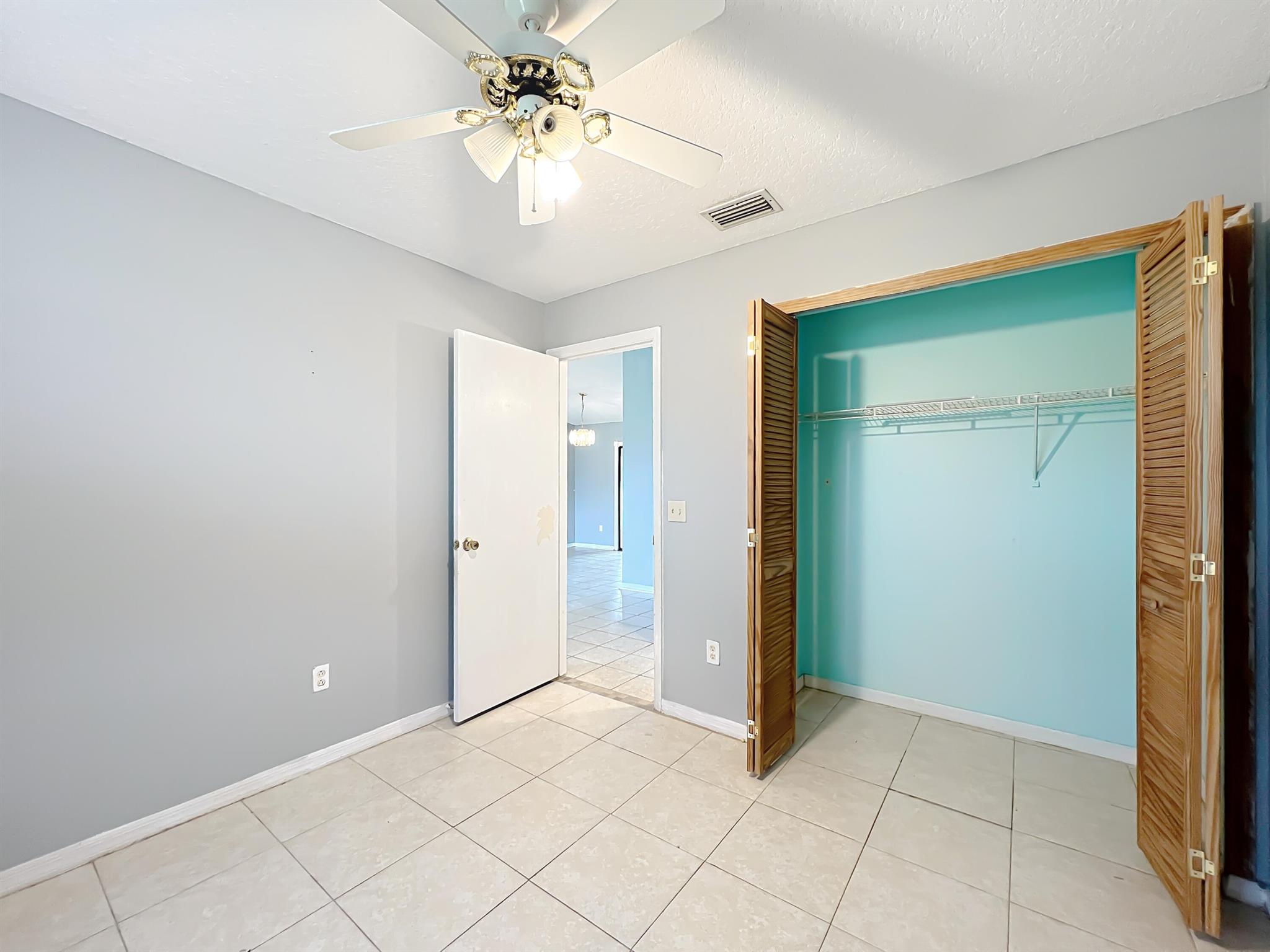 SILVER SPRINGS SHORES UNI - Residential