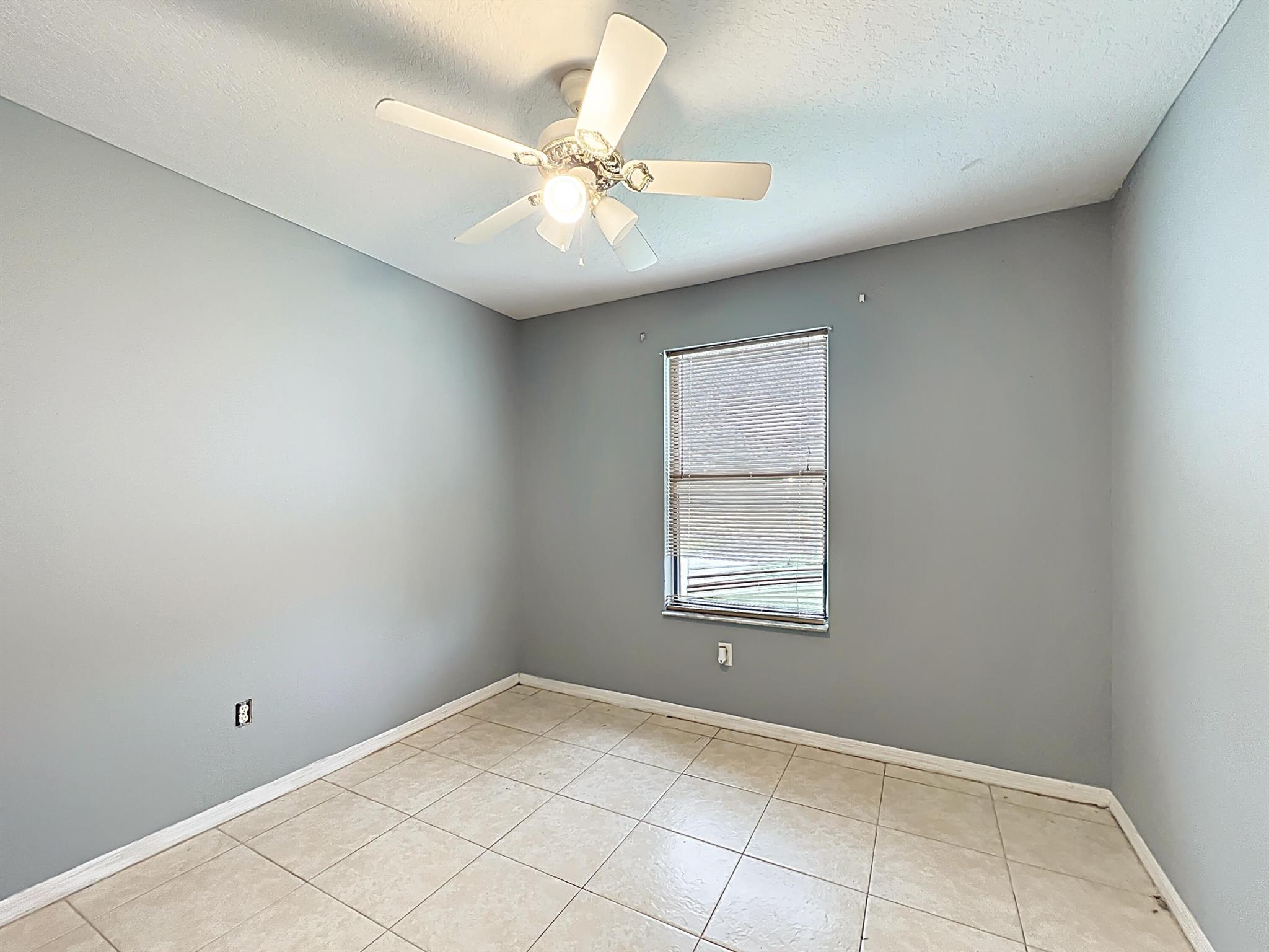 SILVER SPRINGS SHORES UNI - Residential