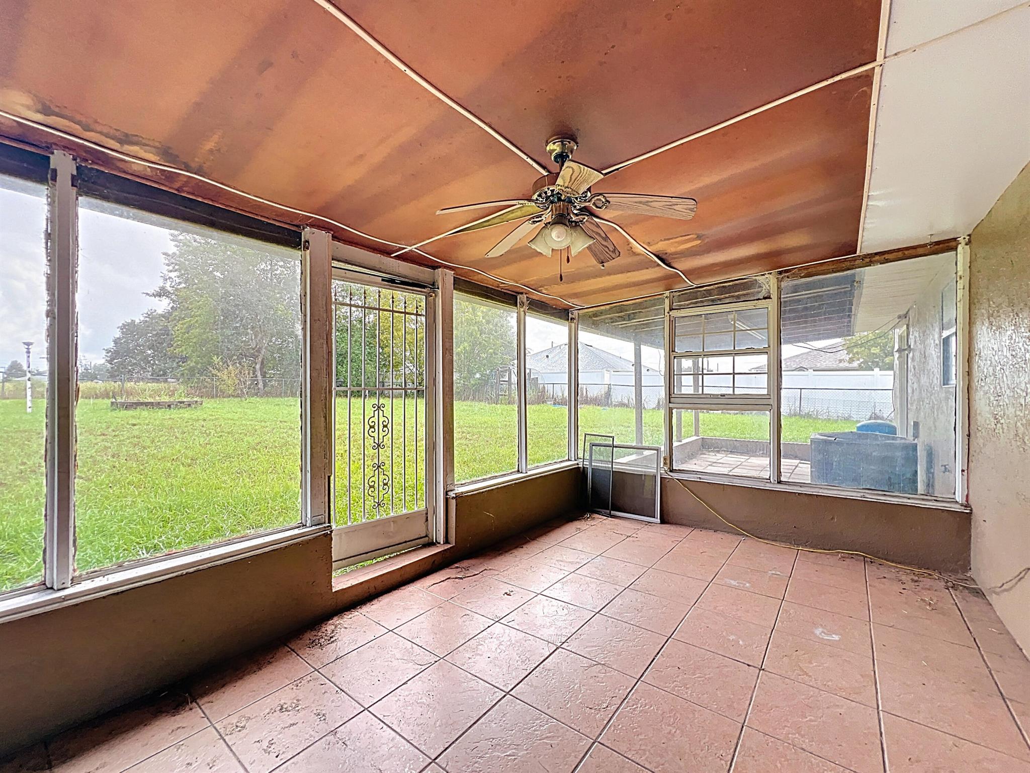 SILVER SPRINGS SHORES UNI - Residential