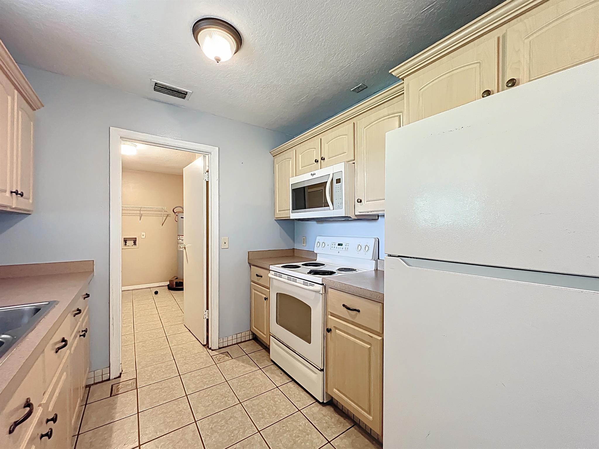 SILVER SPRINGS SHORES UNI - Residential