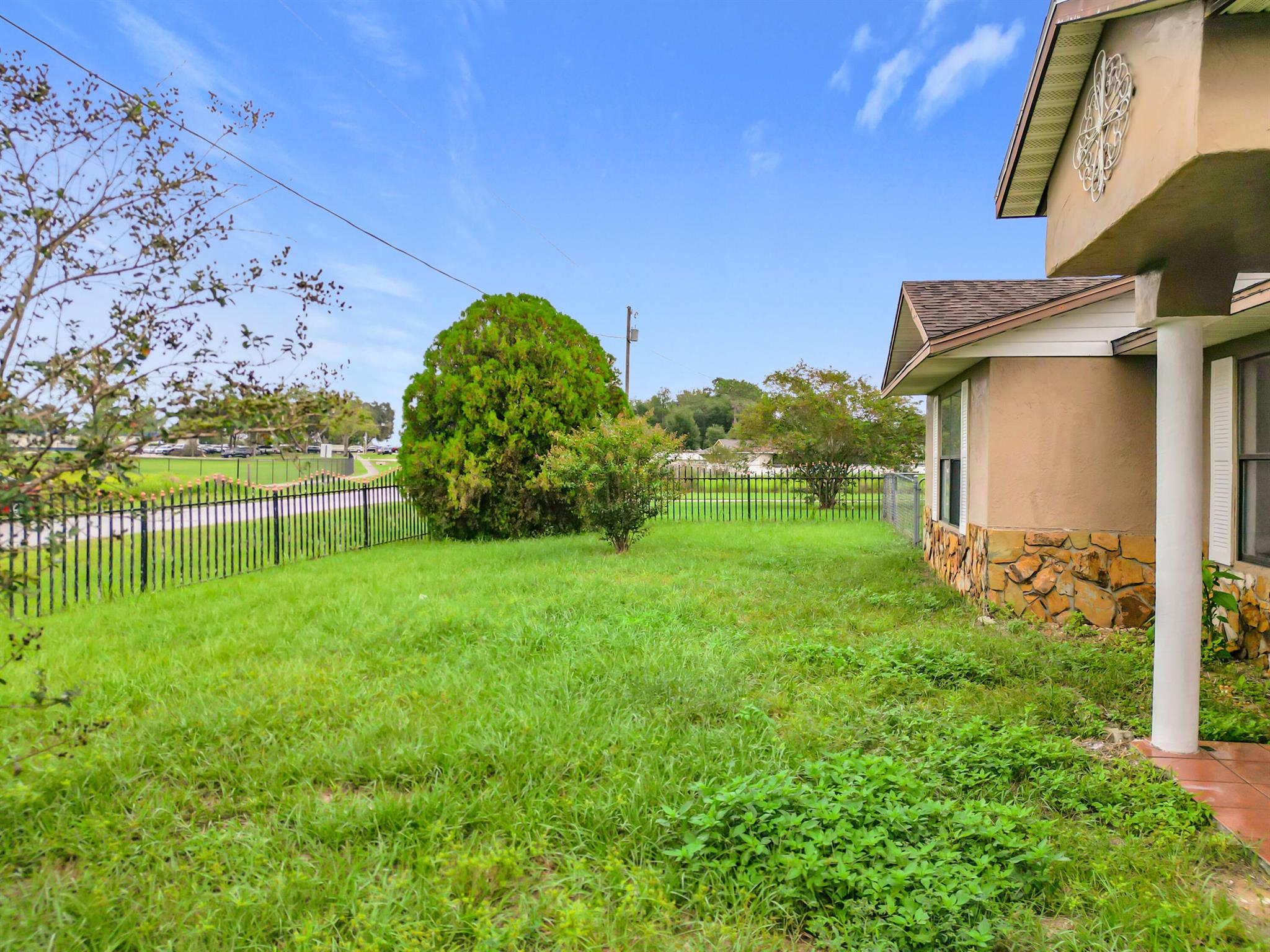 SILVER SPRINGS SHORES UNI - Residential