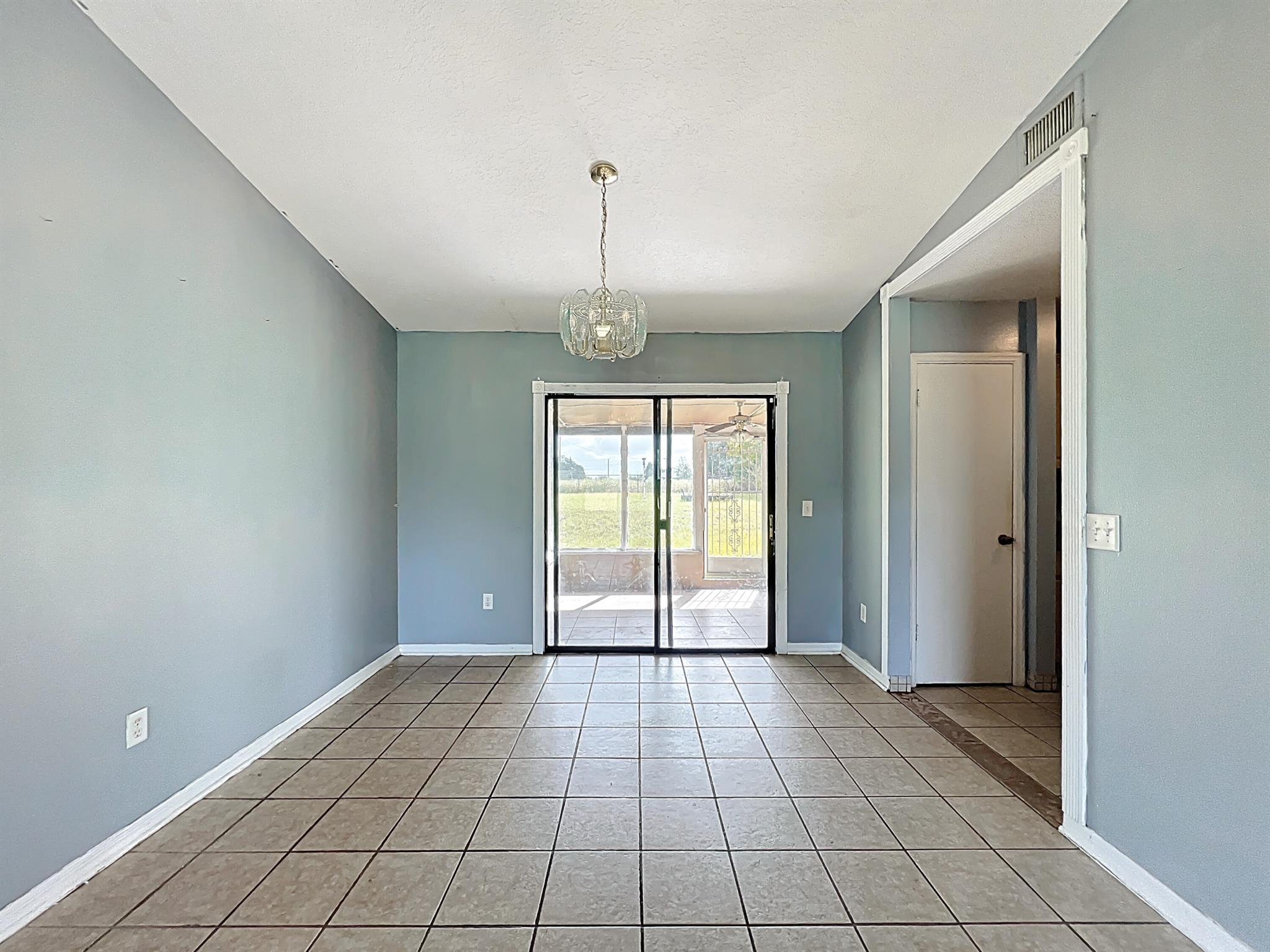 SILVER SPRINGS SHORES UNI - Residential