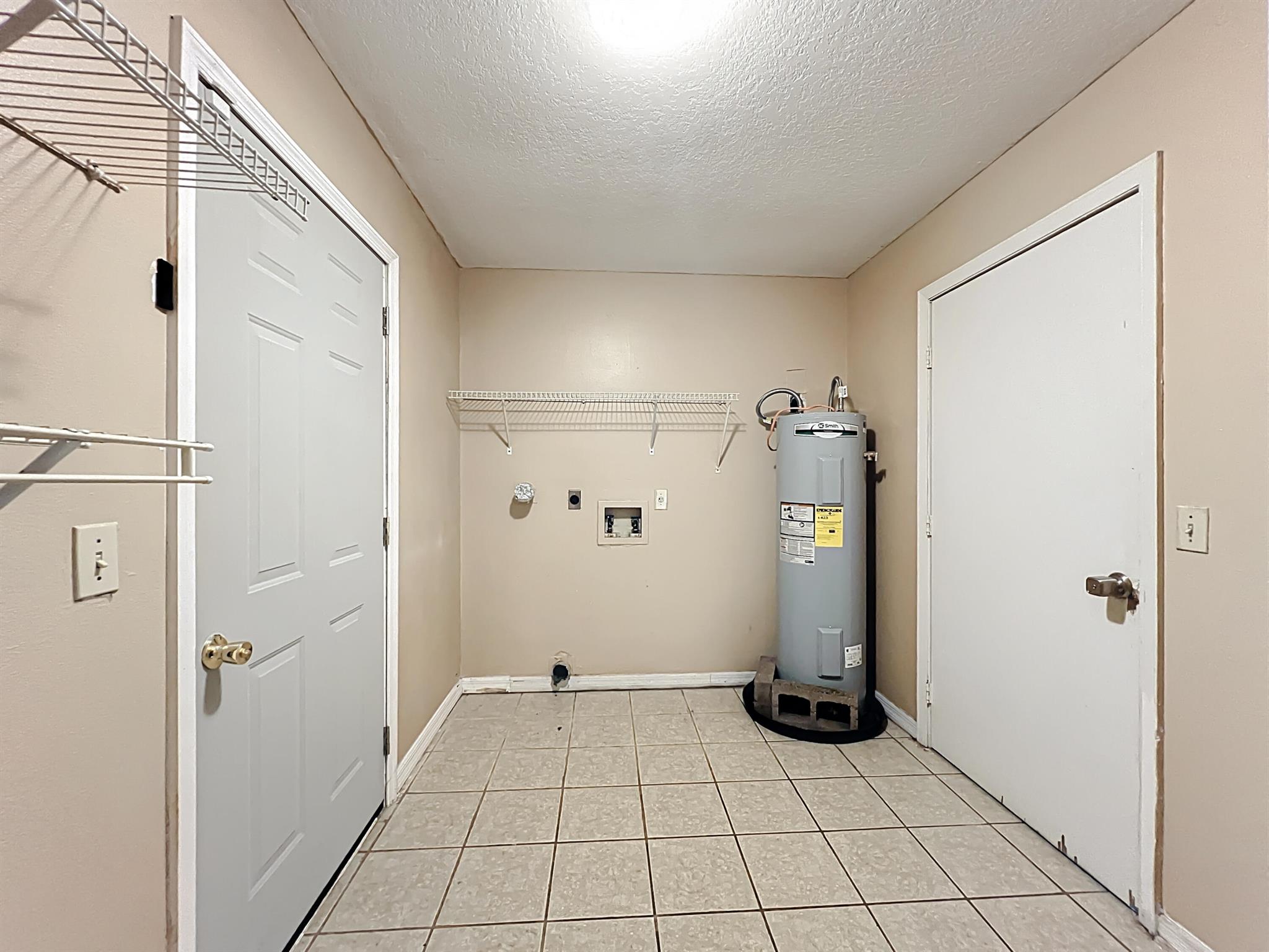 SILVER SPRINGS SHORES UNI - Residential